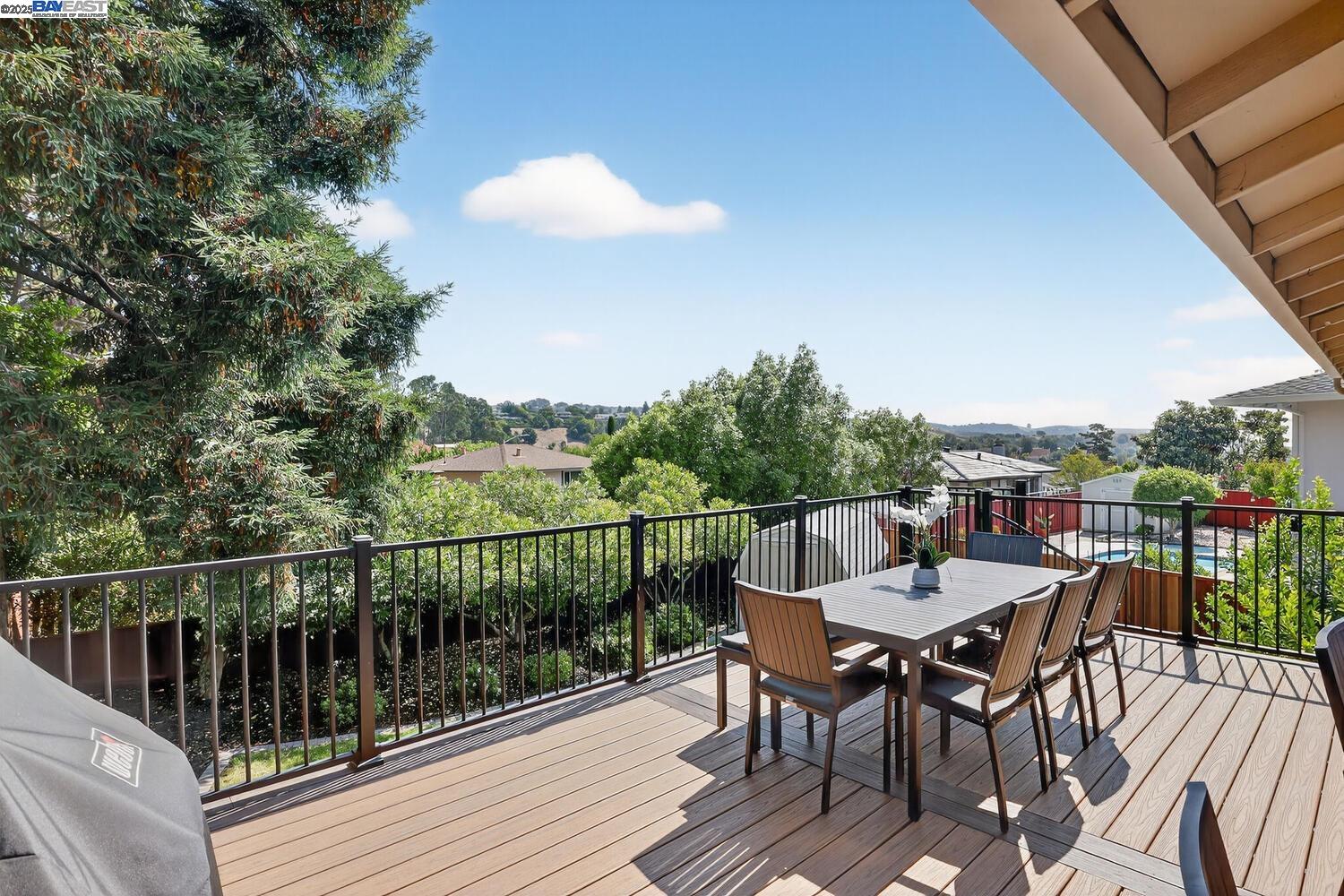 Detail Gallery Image 12 of 45 For 3274 Red Leaf Ct, Hayward,  CA 94542 - 5 Beds | 3 Baths