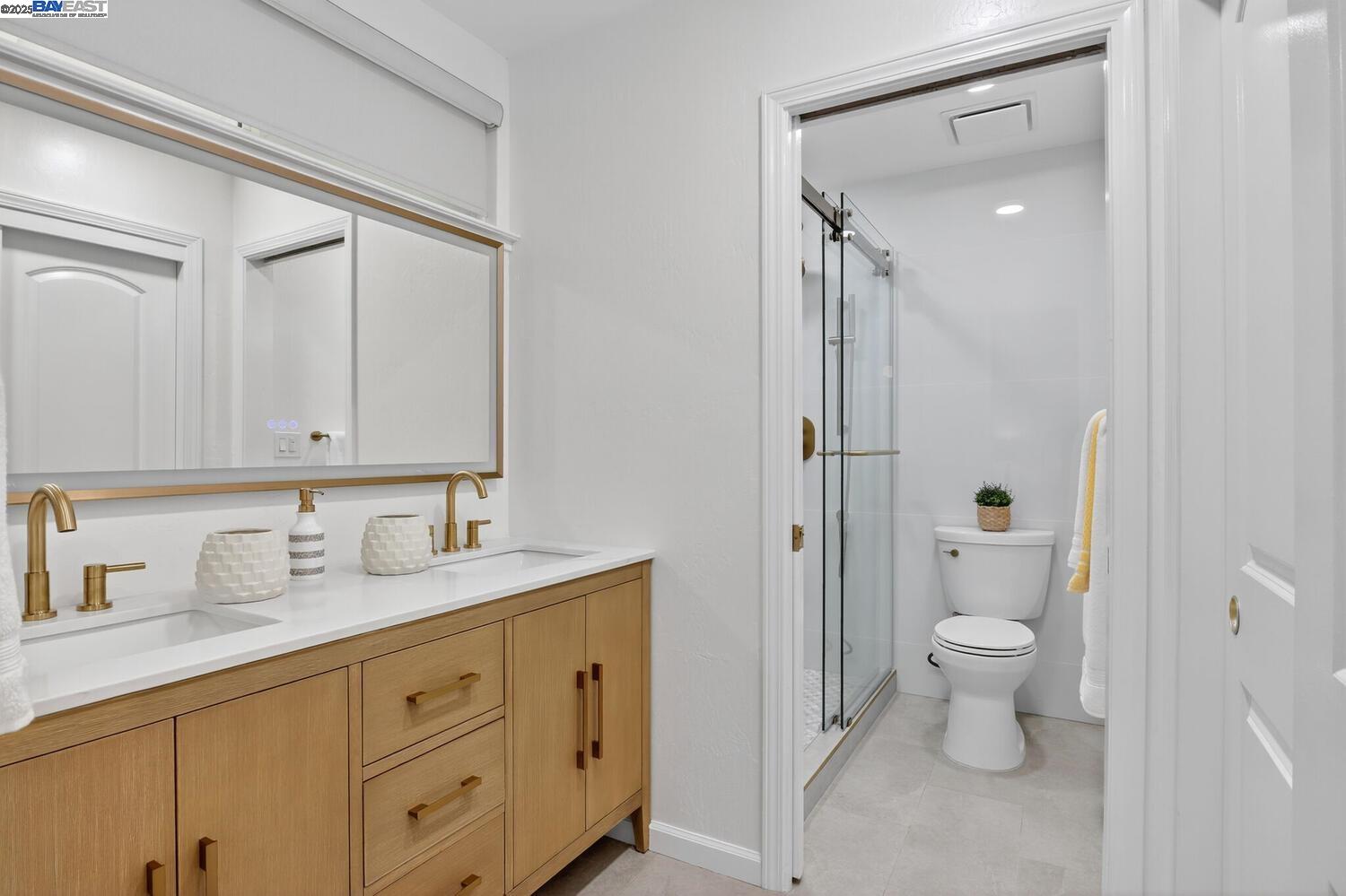 Detail Gallery Image 17 of 45 For 3274 Red Leaf Ct, Hayward,  CA 94542 - 5 Beds | 3 Baths