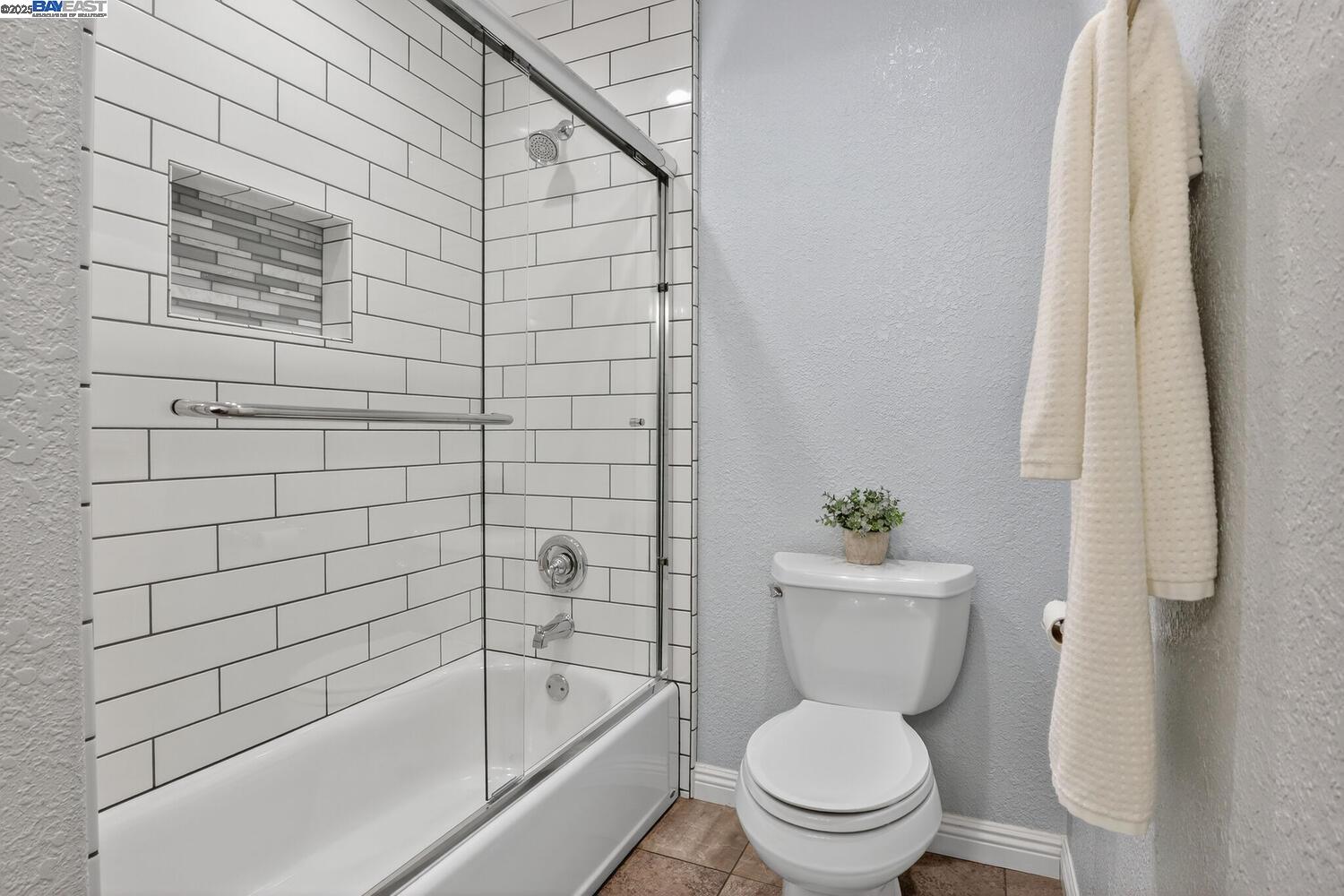 Detail Gallery Image 22 of 45 For 3274 Red Leaf Ct, Hayward,  CA 94542 - 5 Beds | 3 Baths