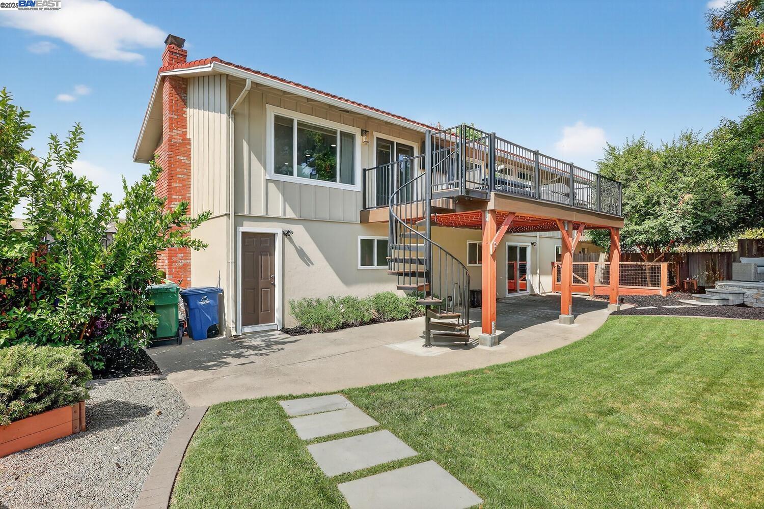 Detail Gallery Image 35 of 45 For 3274 Red Leaf Ct, Hayward,  CA 94542 - 5 Beds | 3 Baths