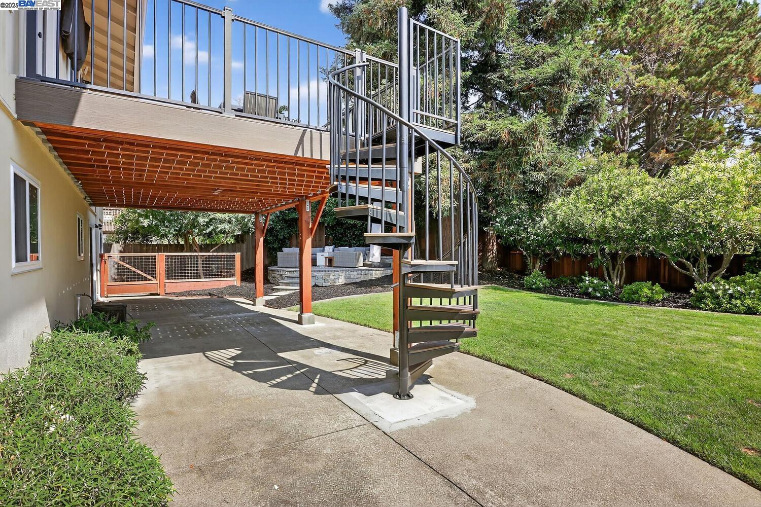 Detail Gallery Image 43 of 45 For 3274 Red Leaf Ct, Hayward,  CA 94542 - 5 Beds | 3 Baths