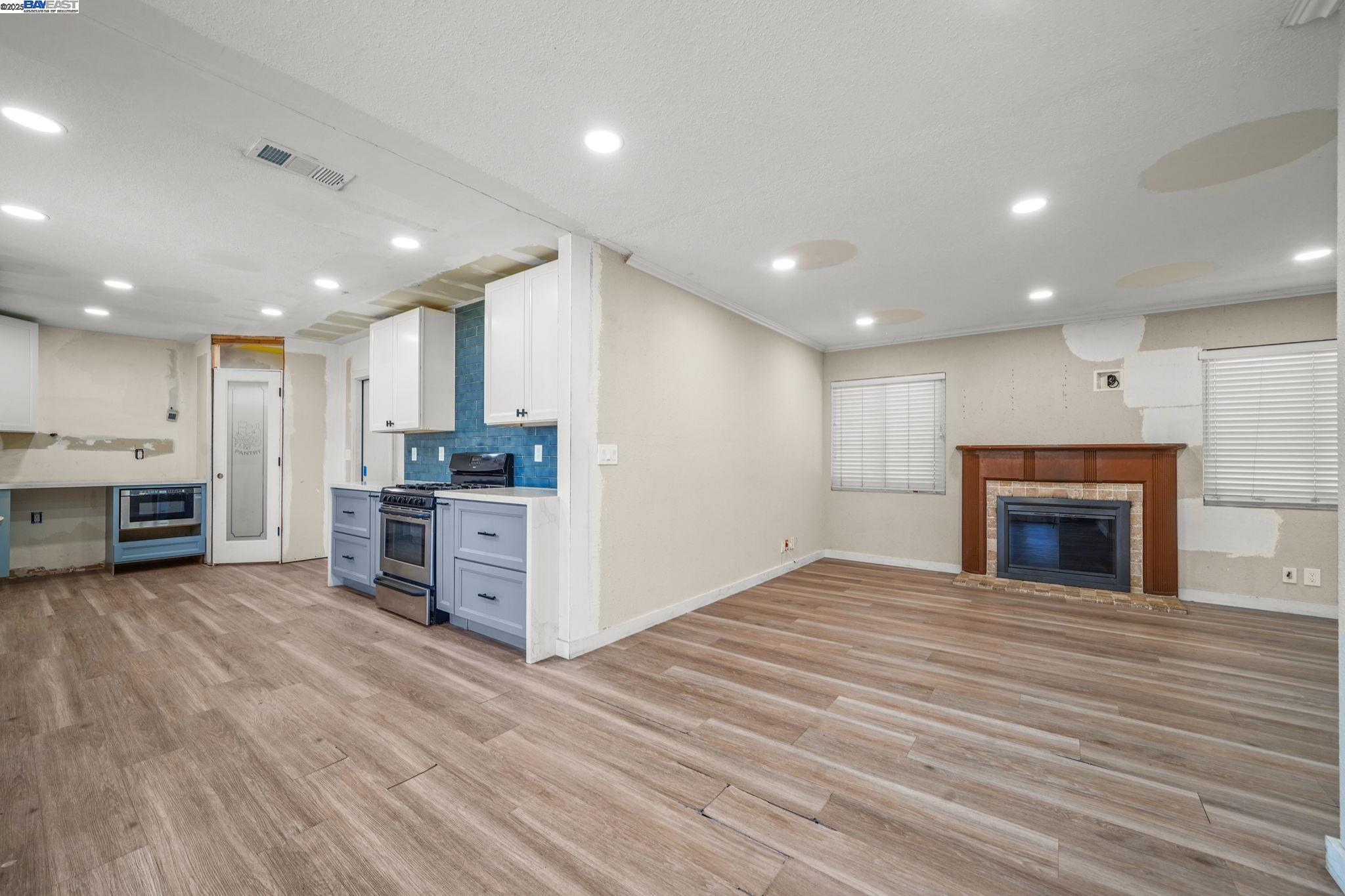 Detail Gallery Image 5 of 13 For 2203 Sherman Dr., Pleasant Hill,  CA 94523 - 3 Beds | 1 Baths