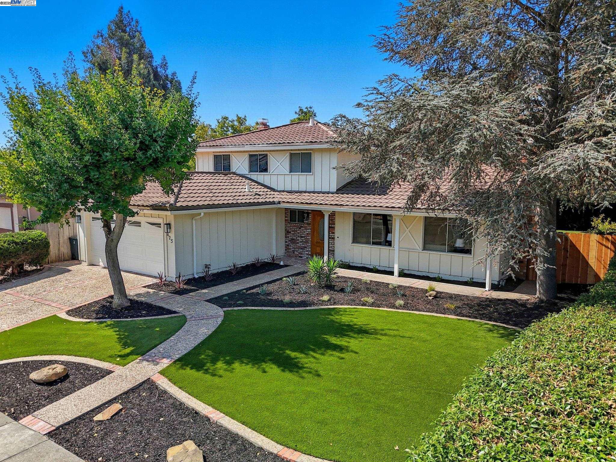 Detail Gallery Image 1 of 39 For 425 Lexington Dr, Vallejo,  CA 94591-6817 - 4 Beds | 2/1 Baths