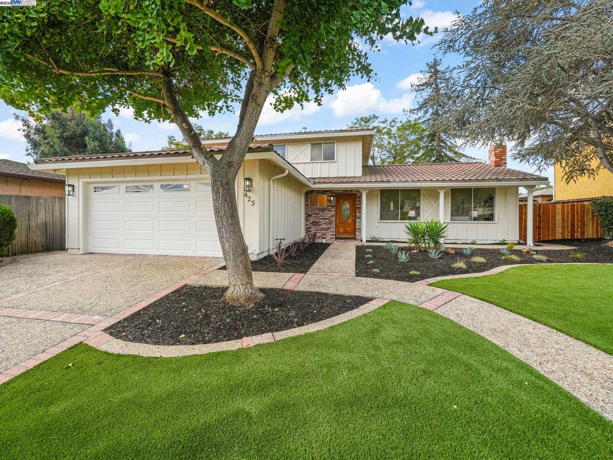Detail Gallery Image 2 of 39 For 425 Lexington Dr, Vallejo,  CA 94591-6817 - 4 Beds | 2/1 Baths