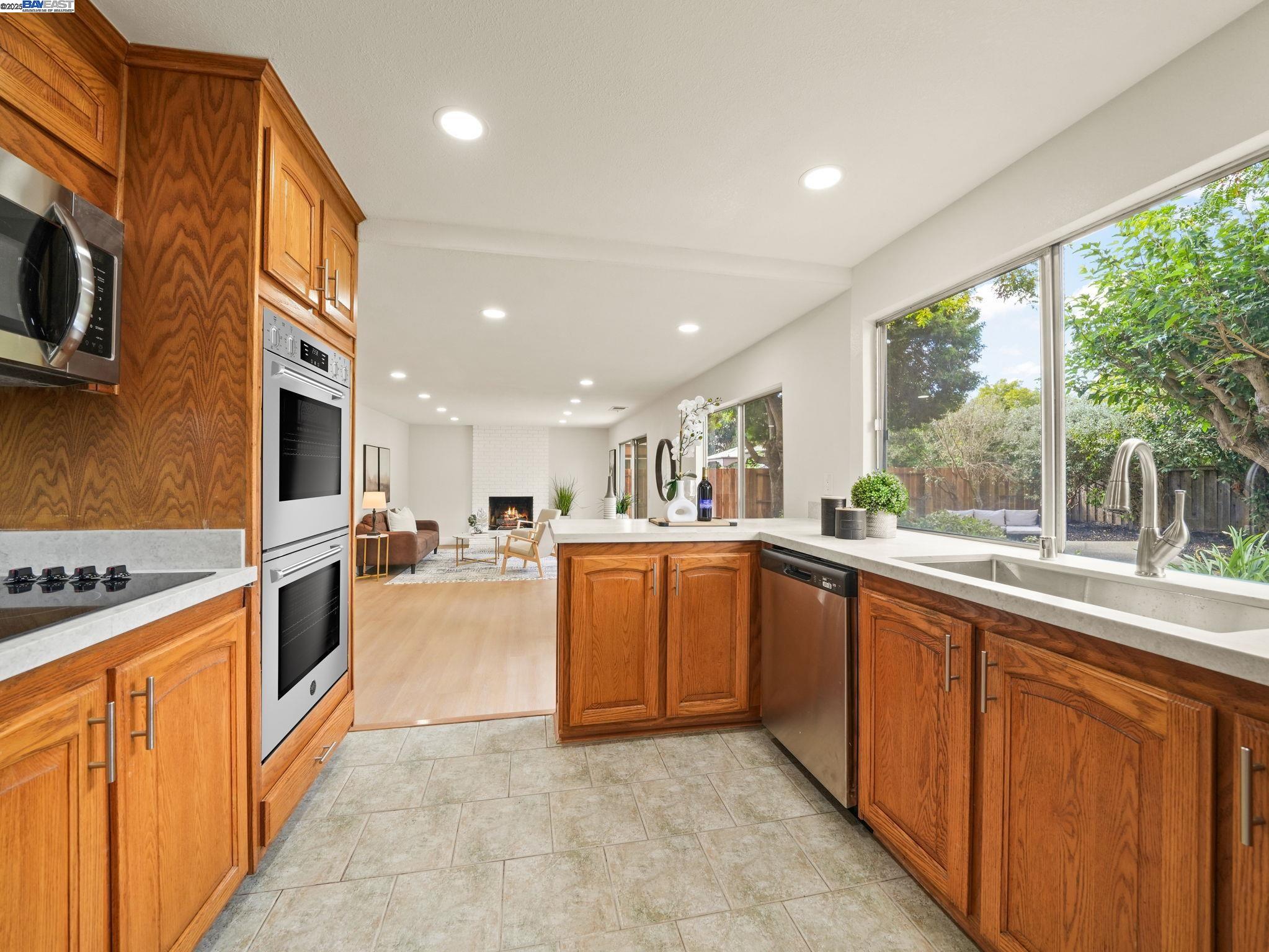 Detail Gallery Image 13 of 39 For 425 Lexington Dr, Vallejo,  CA 94591-6817 - 4 Beds | 2/1 Baths