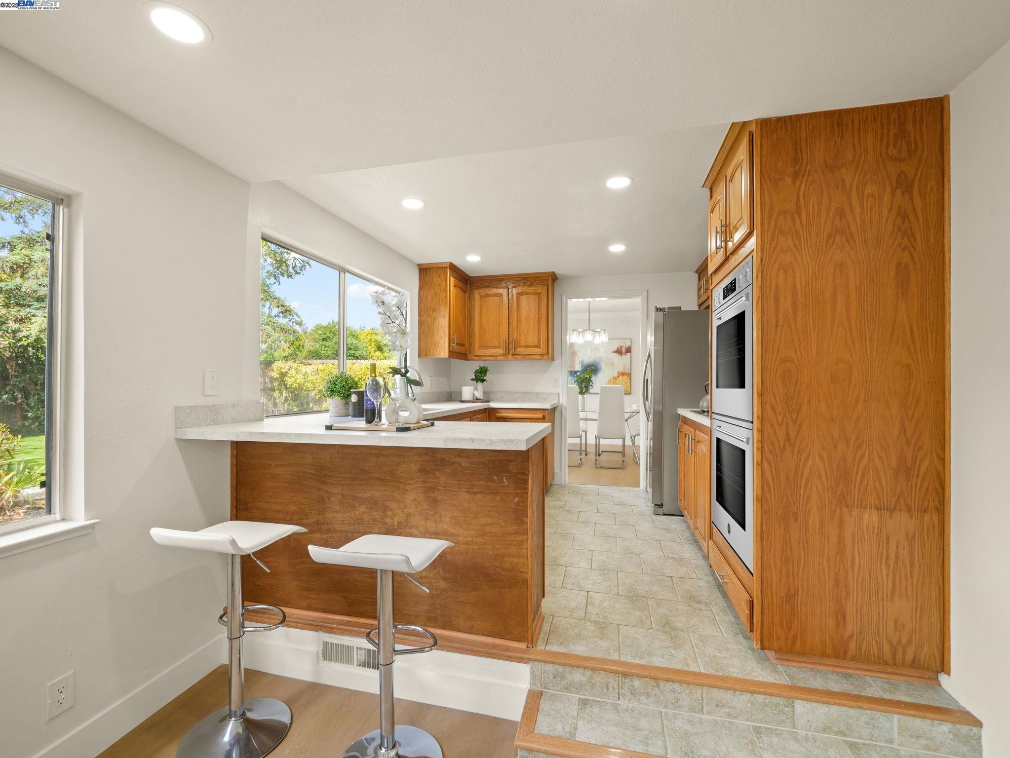 Detail Gallery Image 15 of 39 For 425 Lexington Dr, Vallejo,  CA 94591-6817 - 4 Beds | 2/1 Baths