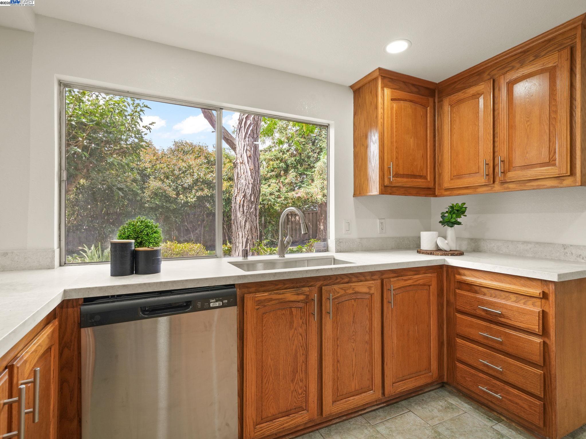 Detail Gallery Image 16 of 39 For 425 Lexington Dr, Vallejo,  CA 94591-6817 - 4 Beds | 2/1 Baths