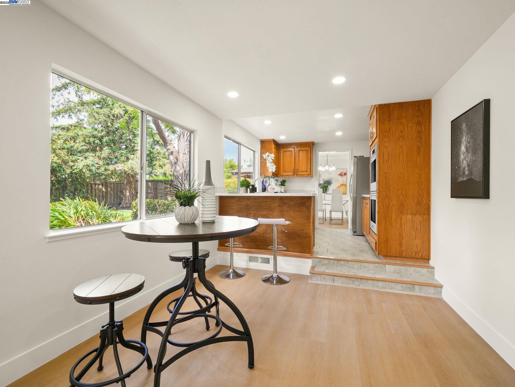 Detail Gallery Image 17 of 39 For 425 Lexington Dr, Vallejo,  CA 94591-6817 - 4 Beds | 2/1 Baths