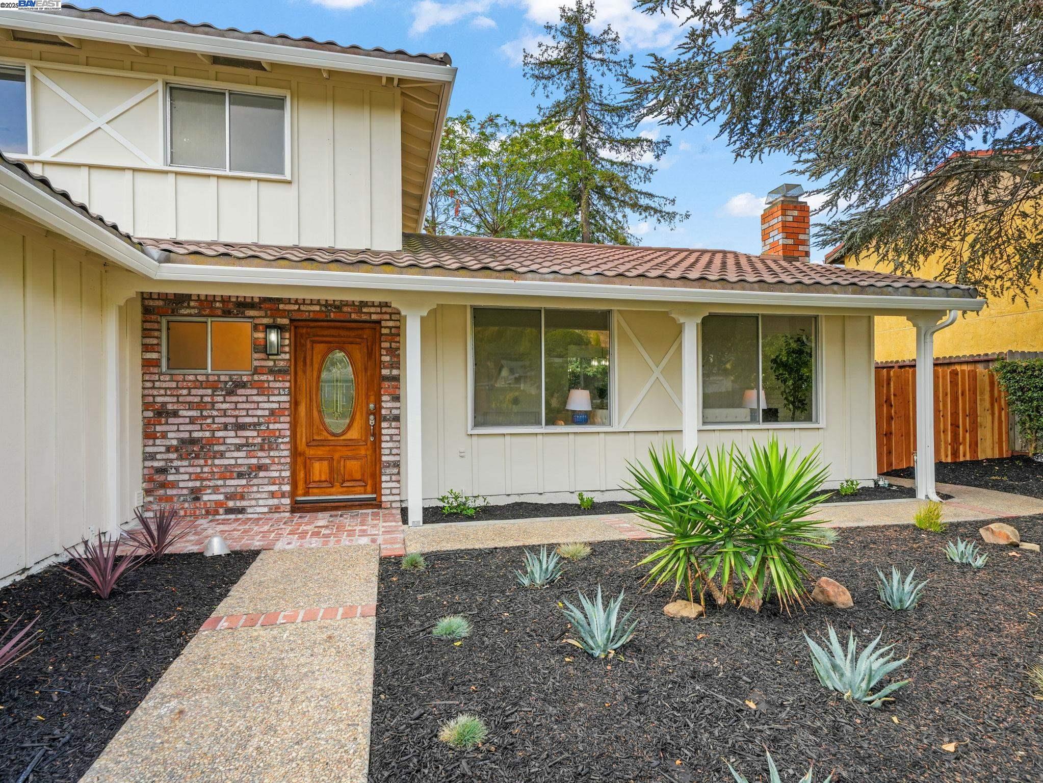 Detail Gallery Image 4 of 39 For 425 Lexington Dr, Vallejo,  CA 94591-6817 - 4 Beds | 2/1 Baths