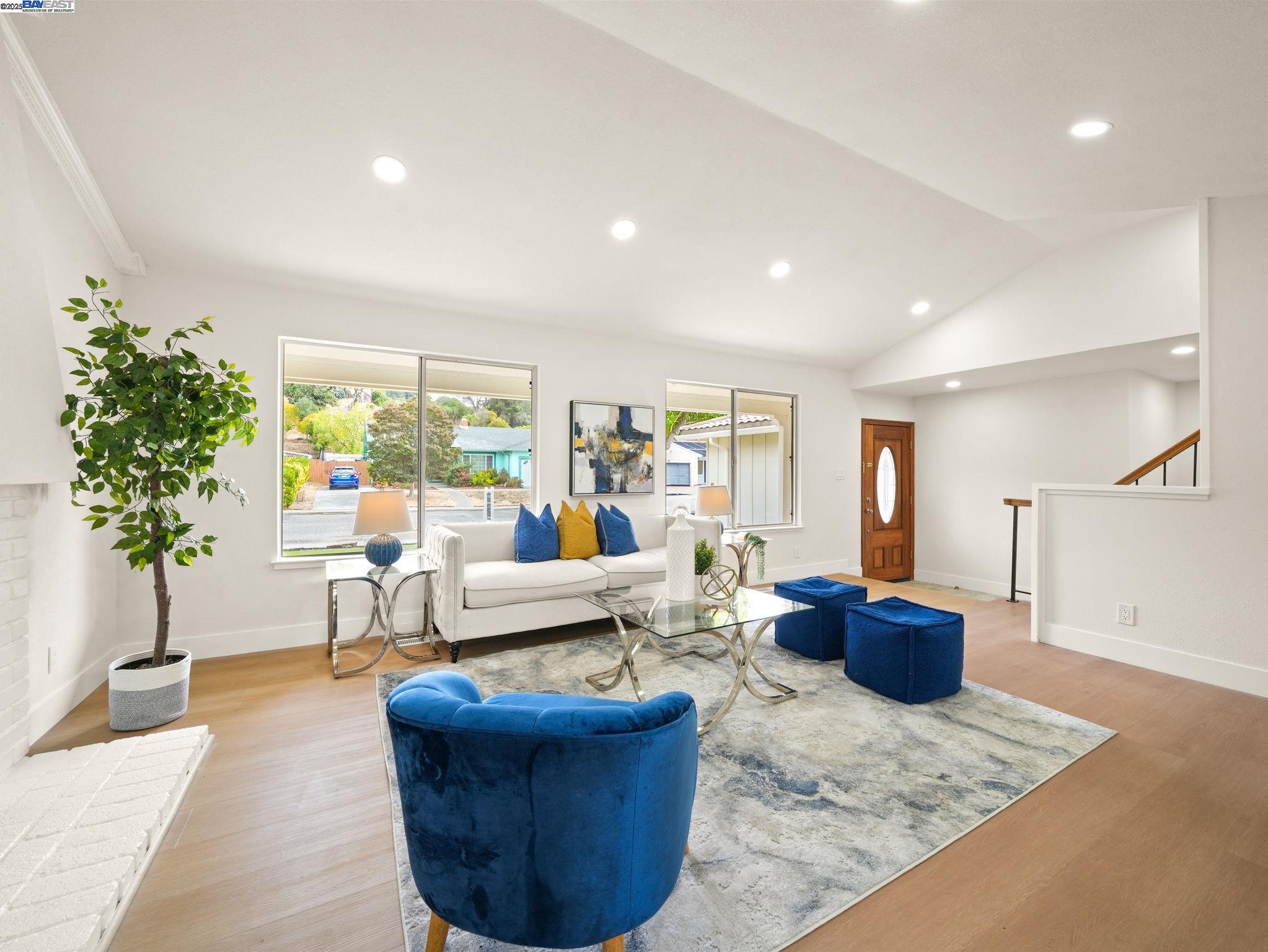 Detail Gallery Image 8 of 39 For 425 Lexington Dr, Vallejo,  CA 94591-6817 - 4 Beds | 2/1 Baths