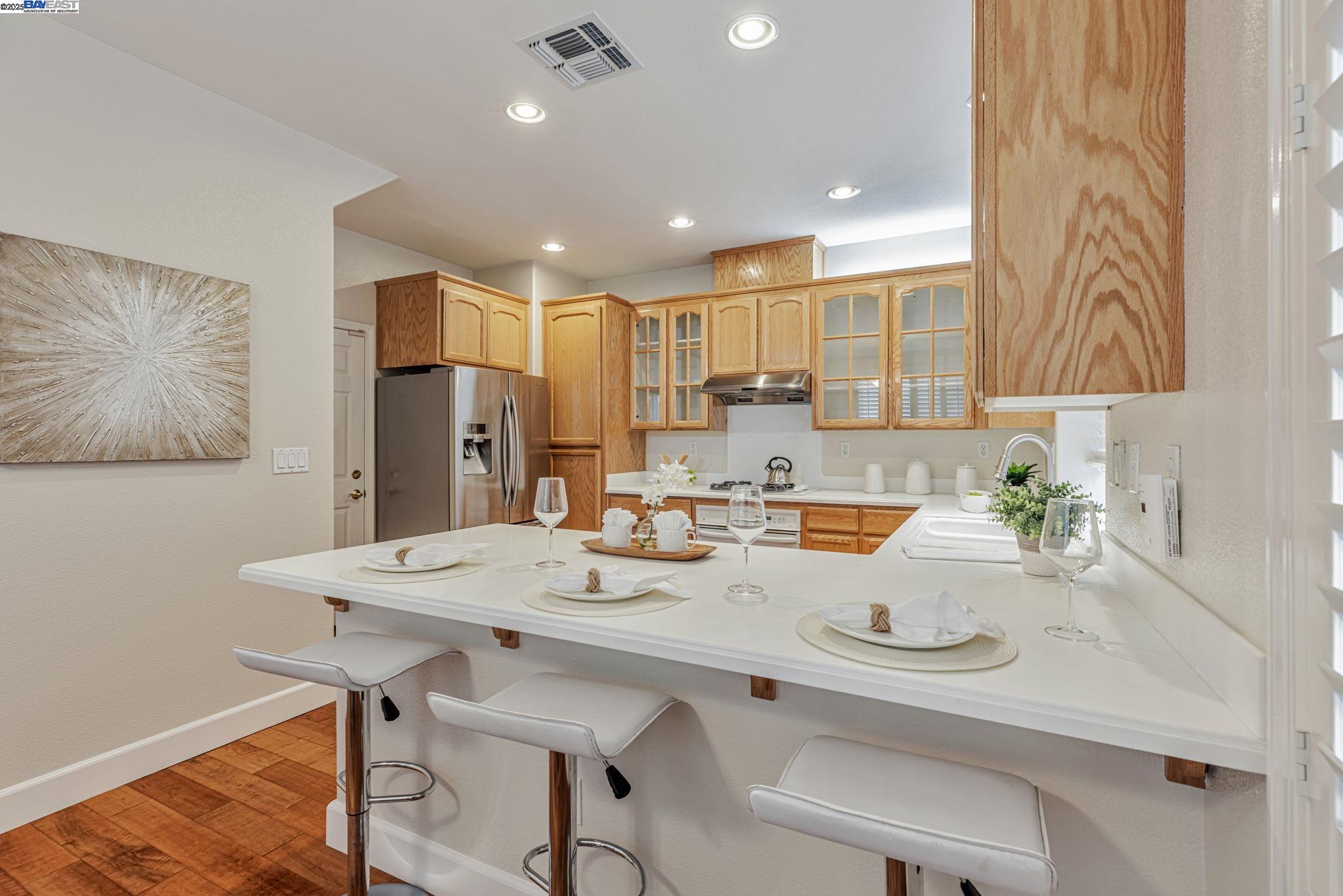 Detail Gallery Image 12 of 35 For 14 Poppy Hills, San Ramon,  CA 94568-2783 - 2 Beds | 2/1 Baths
