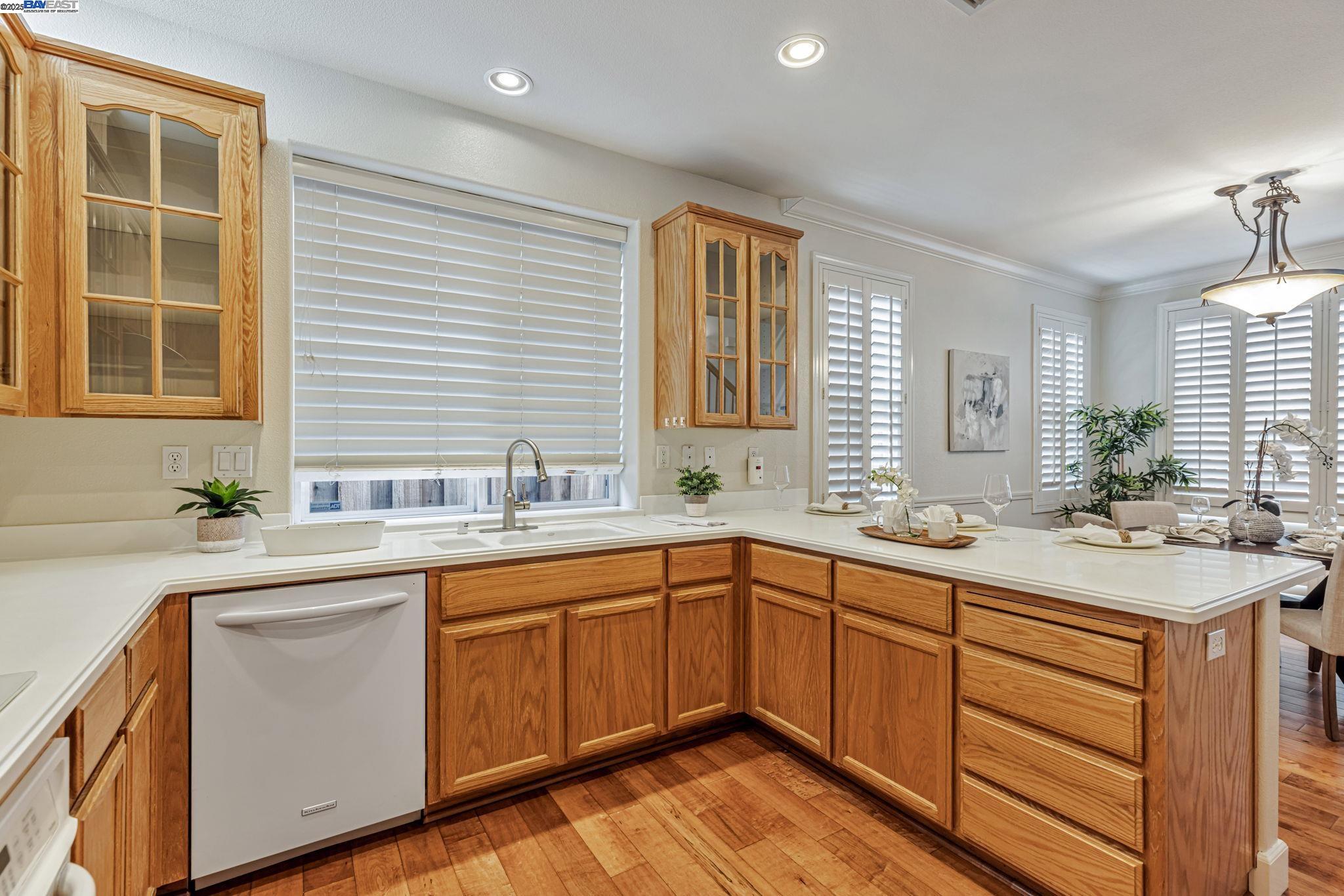 Detail Gallery Image 13 of 35 For 14 Poppy Hills, San Ramon,  CA 94568-2783 - 2 Beds | 2/1 Baths