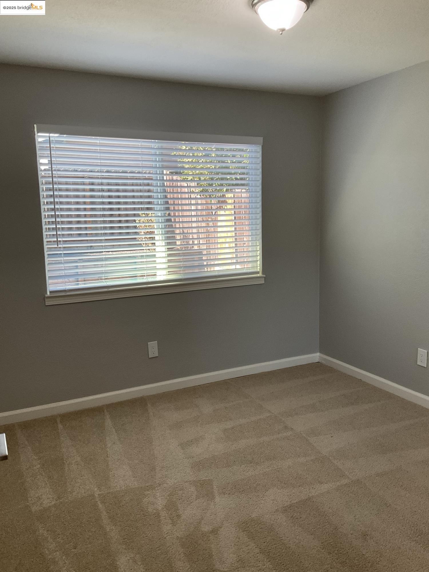 Detail Gallery Image 8 of 10 For 108 E Trident Drive, Pittsburg,  CA 94565 - 3 Beds | 1 Baths