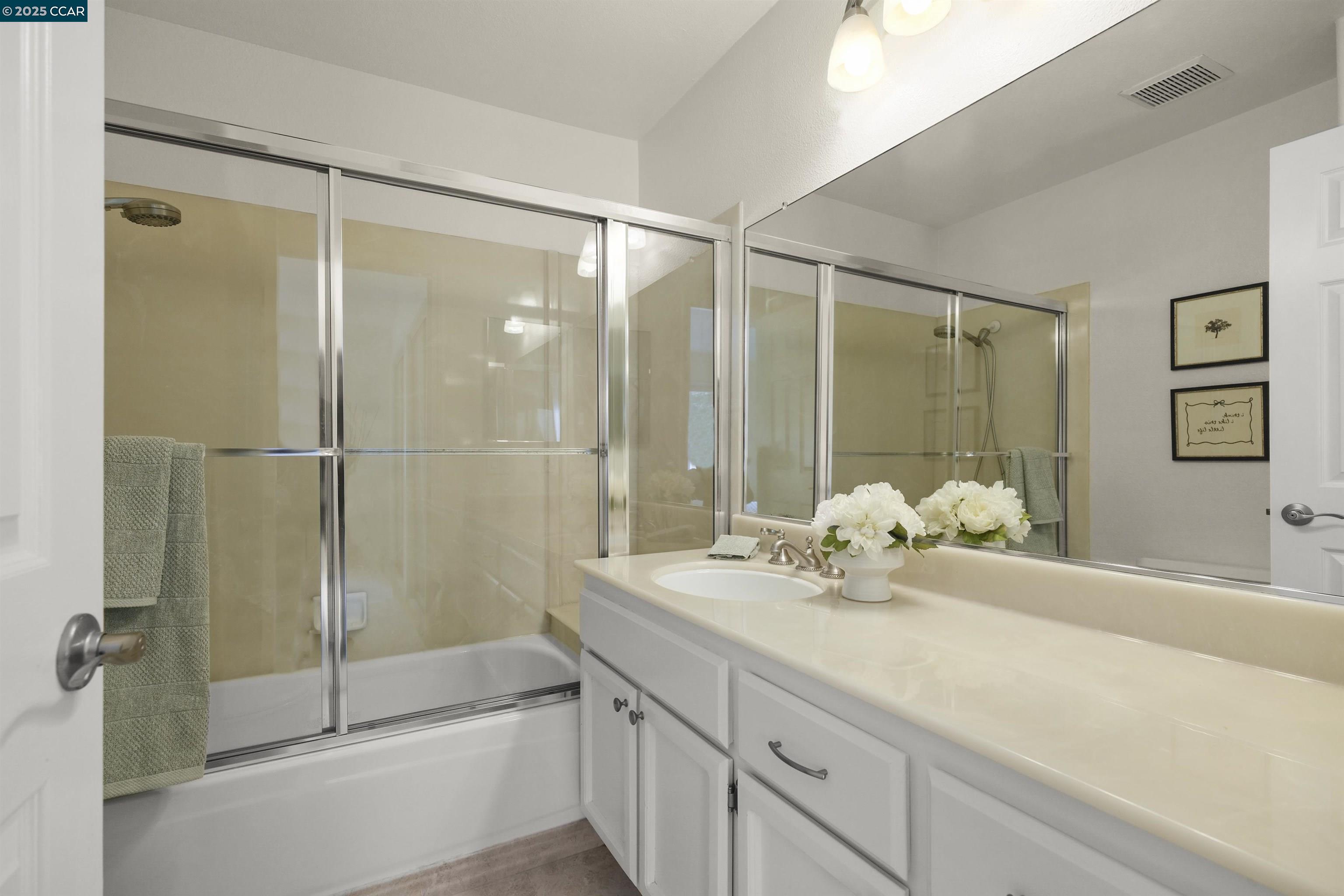 Detail Gallery Image 12 of 20 For 122 Vista Hermosa, Walnut Creek,  CA 94597 - 2 Beds | 2/1 Baths