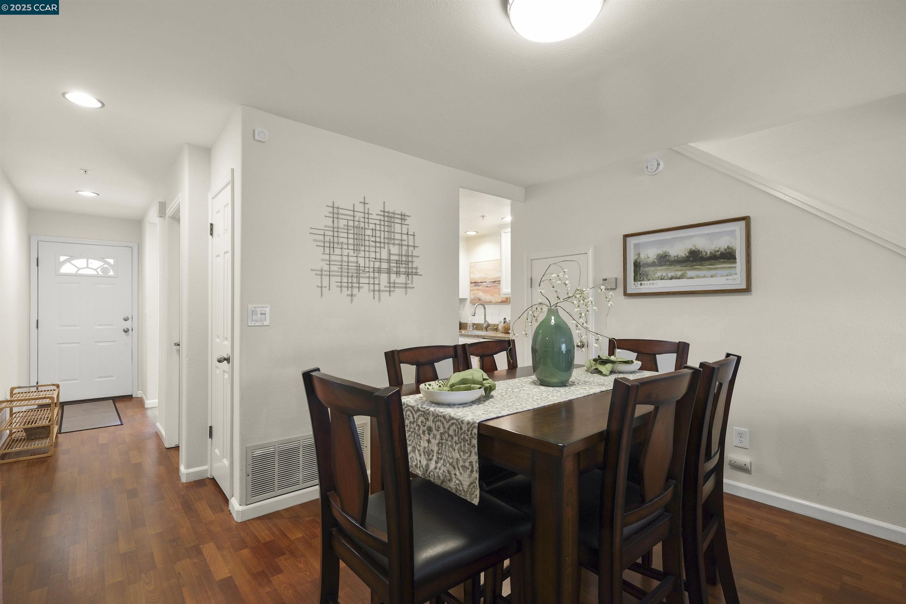 Detail Gallery Image 4 of 20 For 122 Vista Hermosa, Walnut Creek,  CA 94597 - 2 Beds | 2/1 Baths