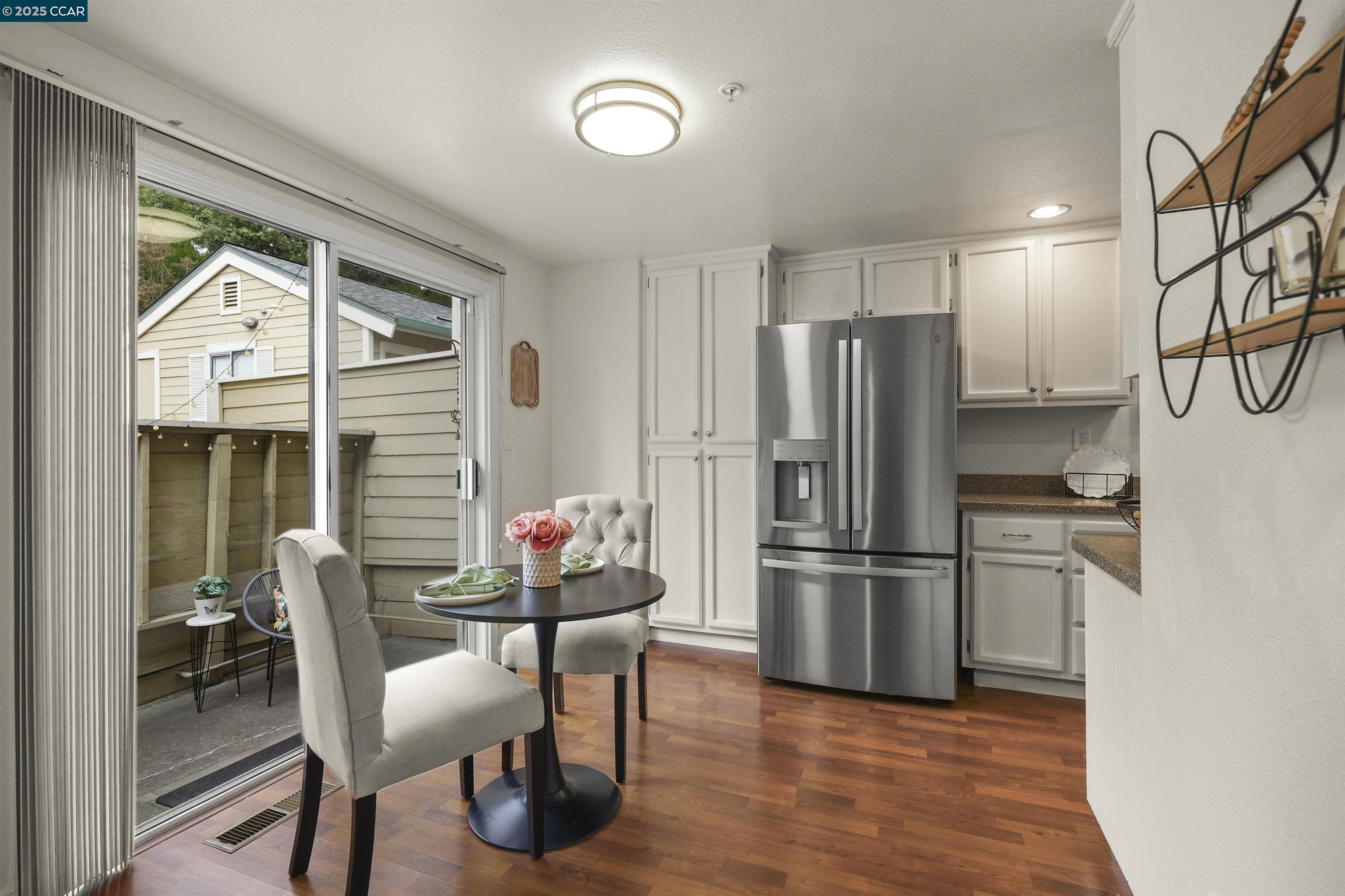 Detail Gallery Image 6 of 20 For 122 Vista Hermosa, Walnut Creek,  CA 94597 - 2 Beds | 2/1 Baths