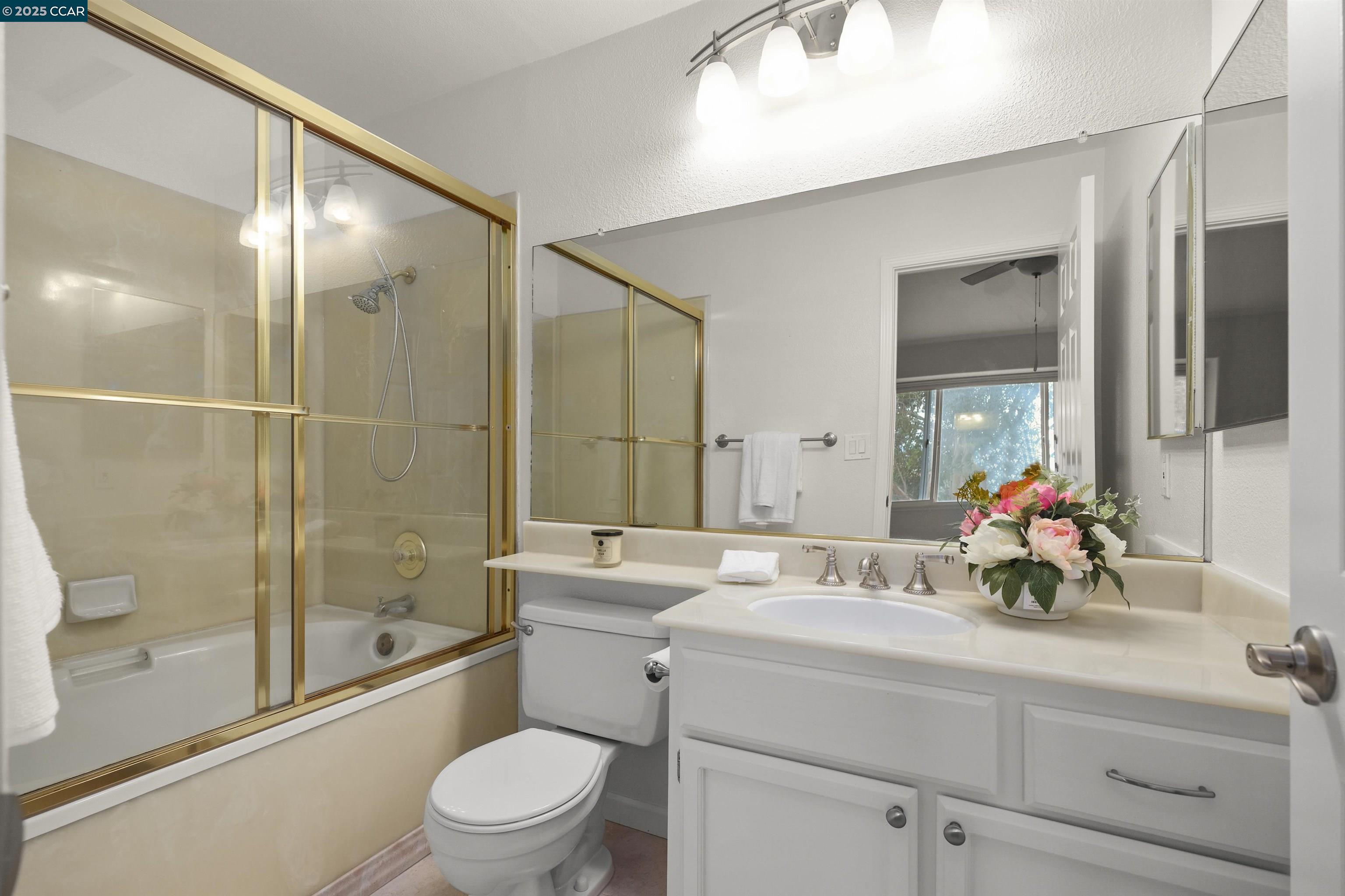 Detail Gallery Image 10 of 20 For 122 Vista Hermosa, Walnut Creek,  CA 94597 - 2 Beds | 2/1 Baths