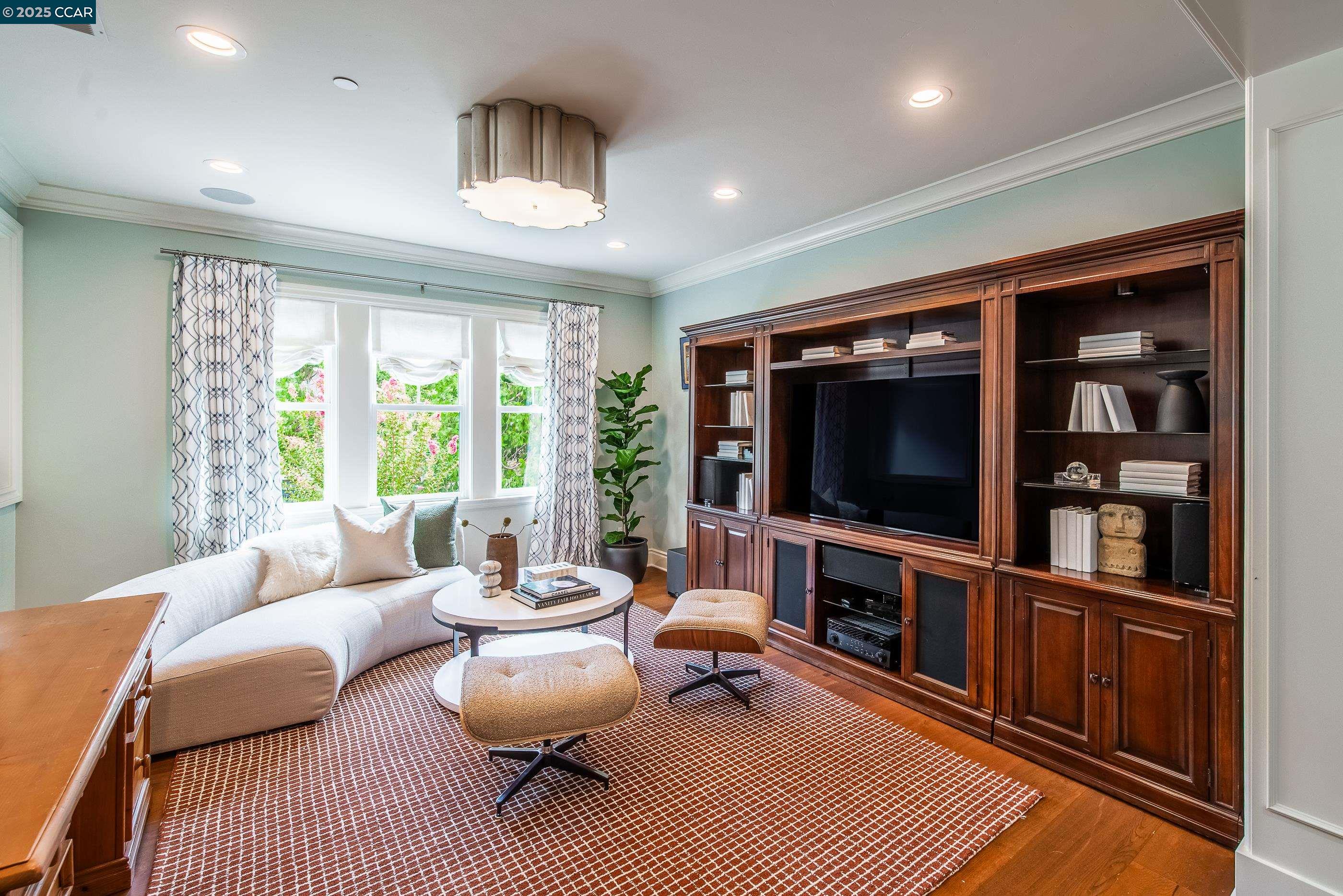 Detail Gallery Image 23 of 53 For 30 Ariey Lane, Lafayette,  CA 94549 - 5 Beds | 4/1 Baths