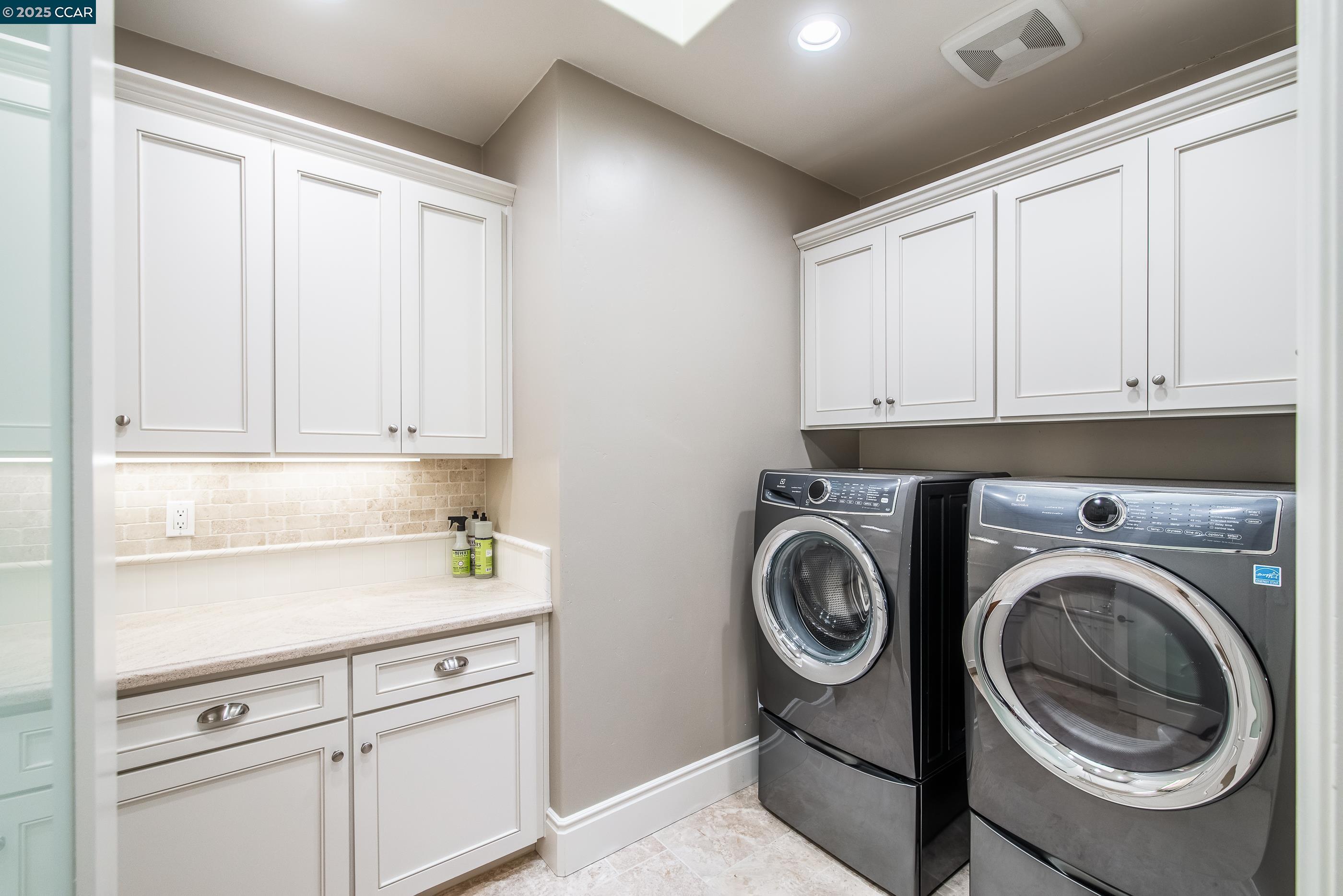 Detail Gallery Image 33 of 53 For 30 Ariey Lane, Lafayette,  CA 94549 - 5 Beds | 4/1 Baths