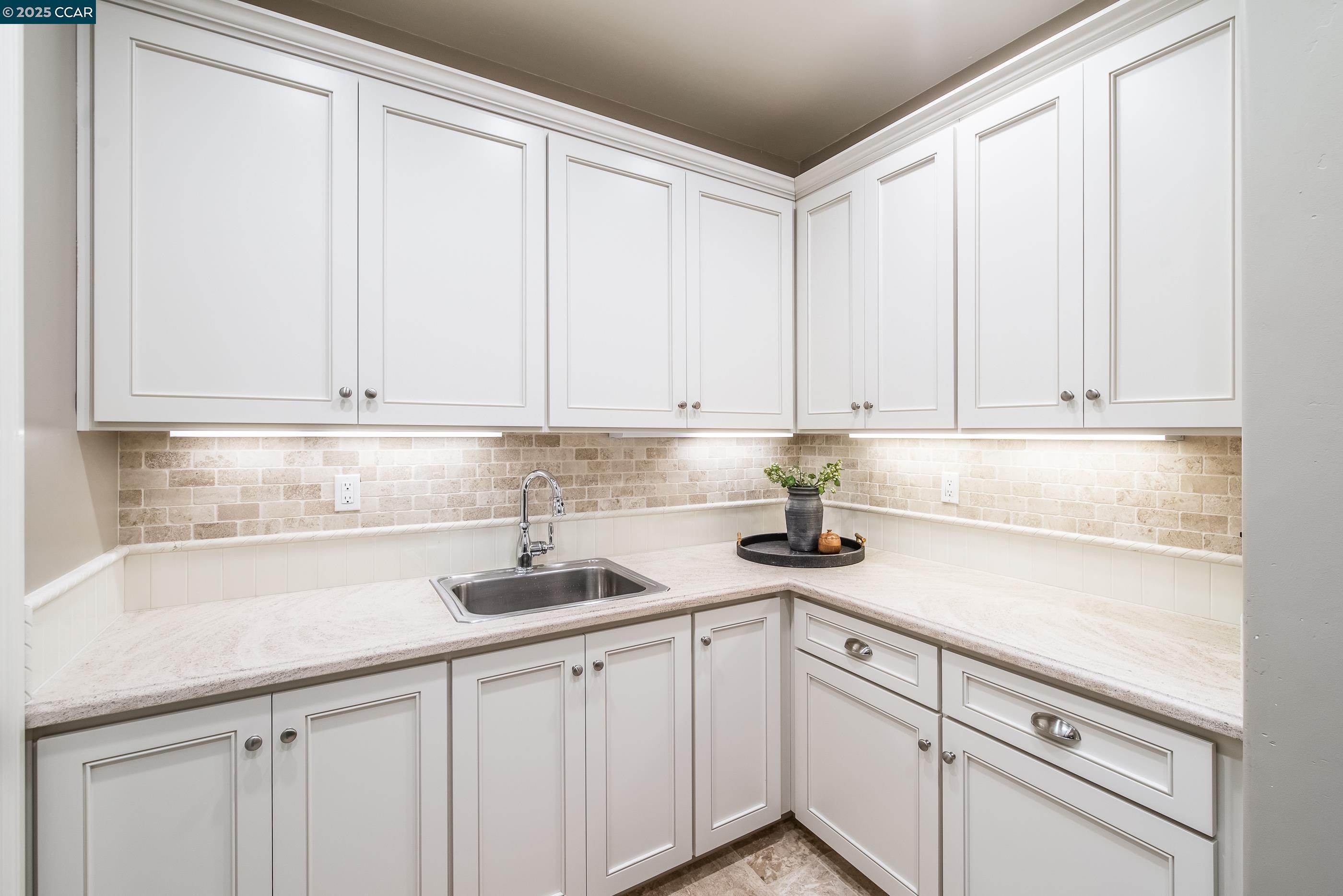 Detail Gallery Image 34 of 53 For 30 Ariey Lane, Lafayette,  CA 94549 - 5 Beds | 4/1 Baths