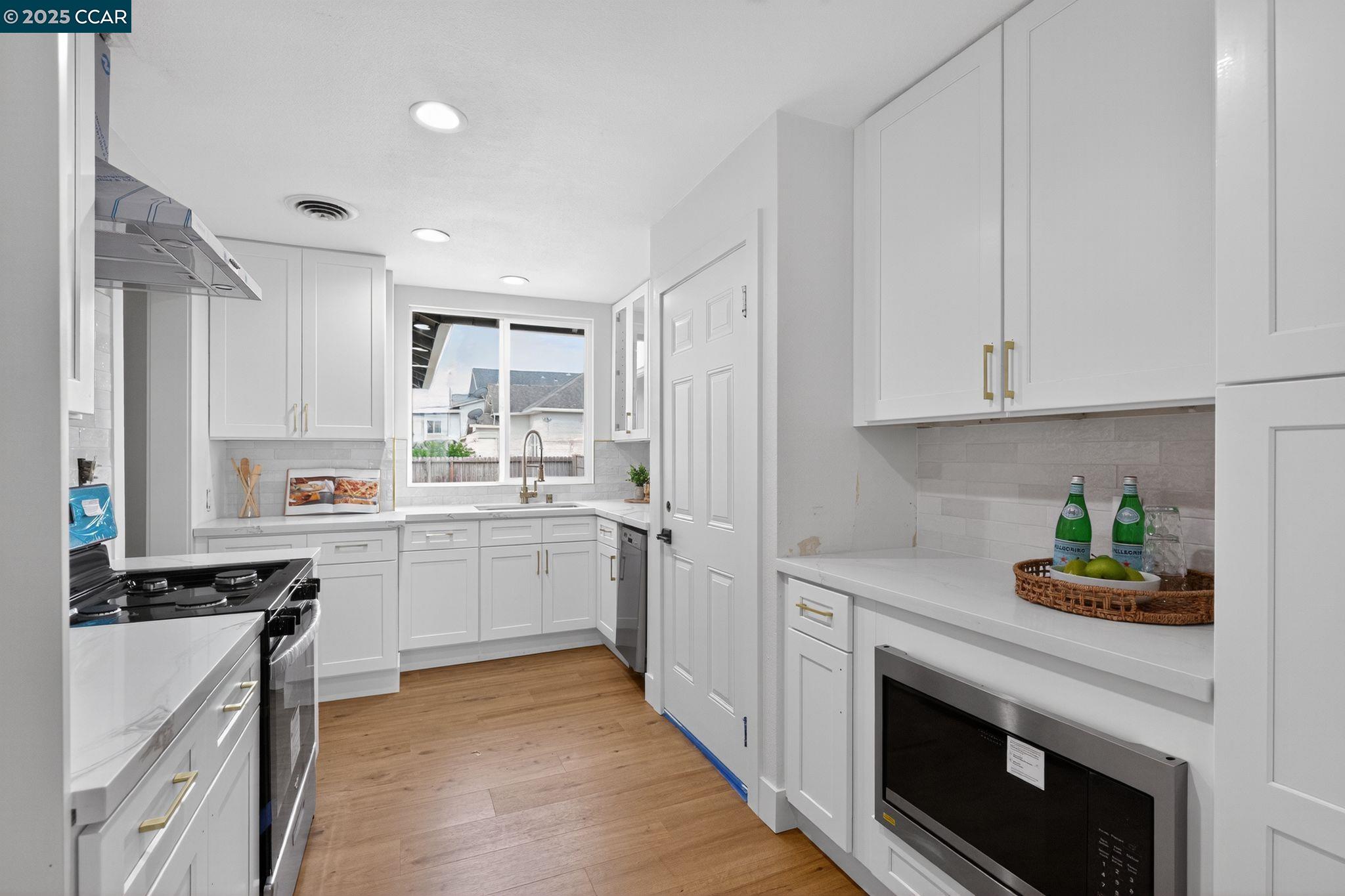 Detail Gallery Image 7 of 24 For 612 Lucas Avenue, Richmond,  CA 94801 - 3 Beds | 1 Baths