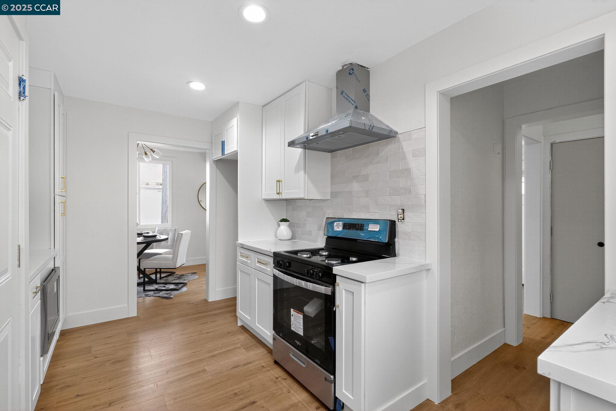 Detail Gallery Image 9 of 24 For 612 Lucas Avenue, Richmond,  CA 94801 - 3 Beds | 1 Baths