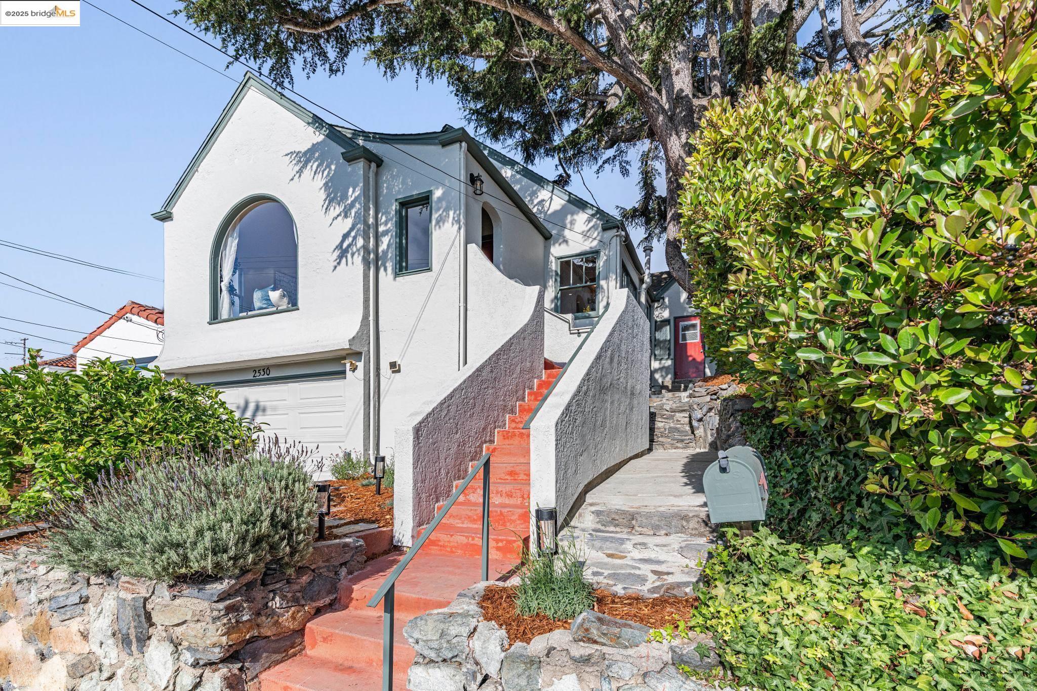 Detail Gallery Image 2 of 49 For 2530 Edwards Ave, El Cerrito,  CA 94530 - 3 Beds | 2 Baths