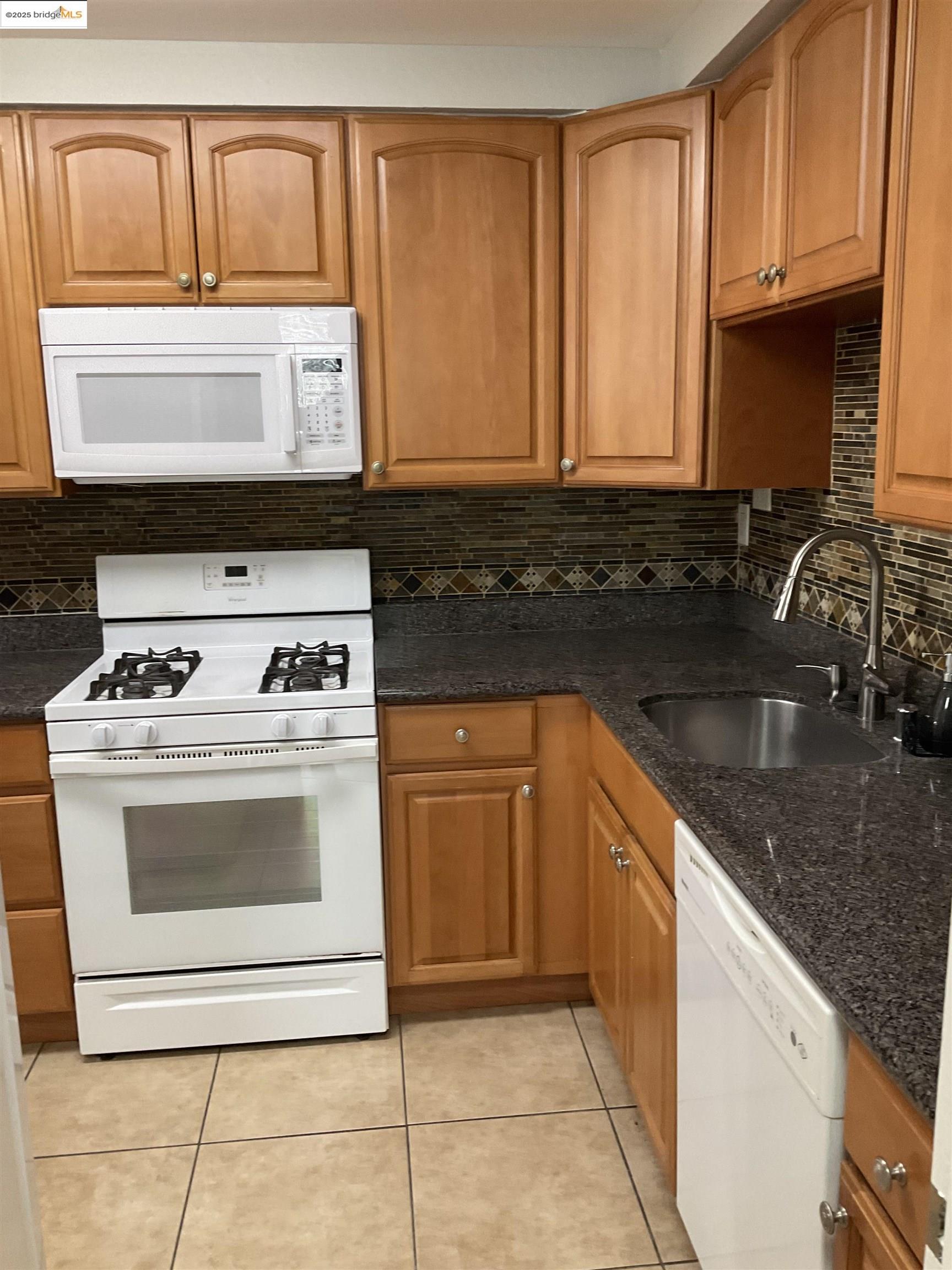 Detail Gallery Image 3 of 11 For 56 Amelia Way, Pittsburg,  CA 94565 - 4 Beds | 2 Baths