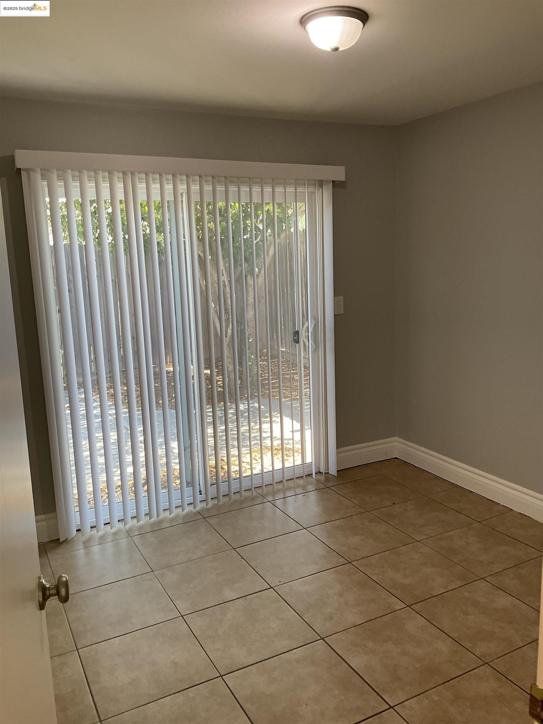 Detail Gallery Image 6 of 11 For 56 Amelia Way, Pittsburg,  CA 94565 - 4 Beds | 2 Baths