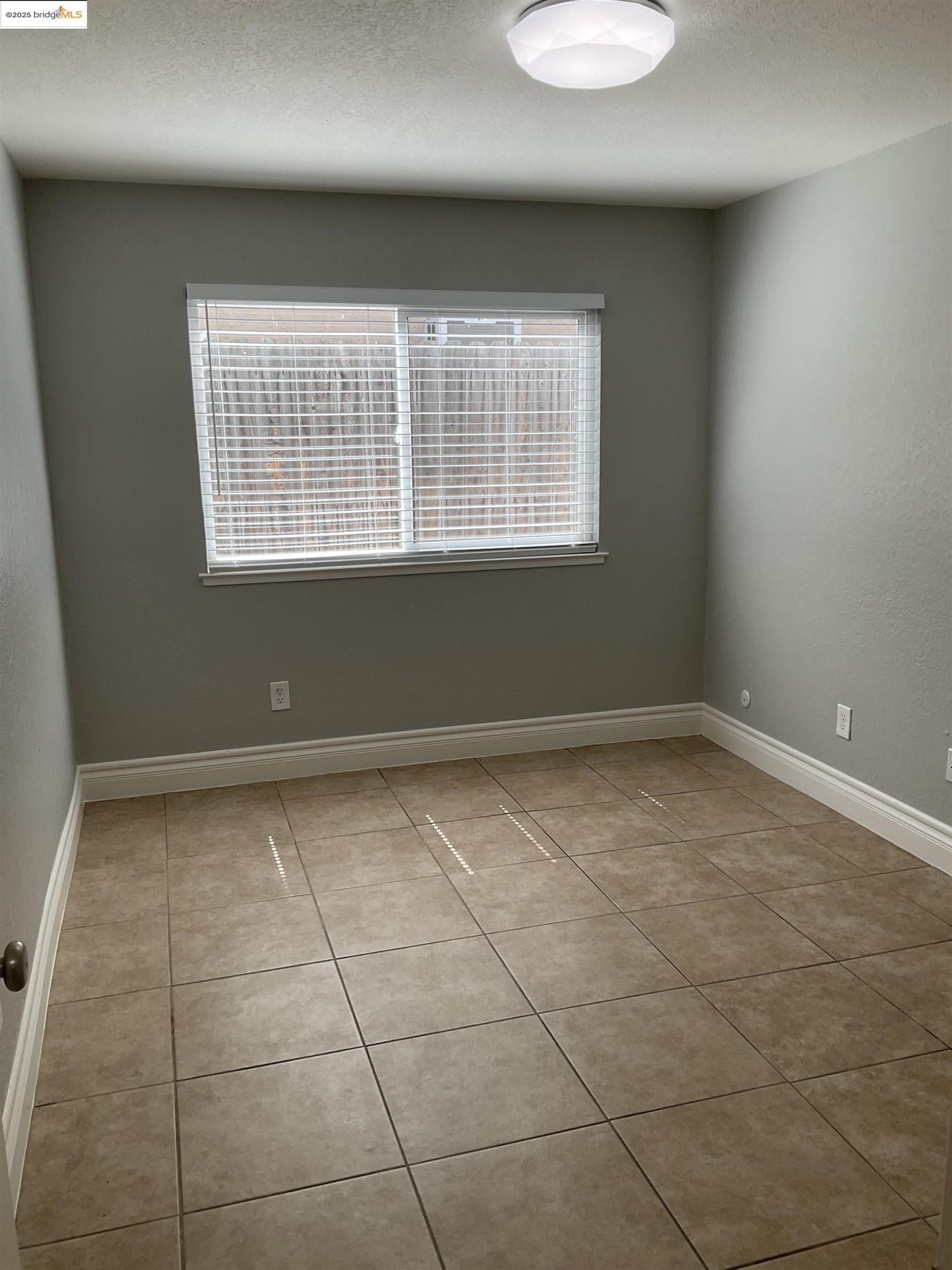 Detail Gallery Image 10 of 11 For 56 Amelia Way, Pittsburg,  CA 94565 - 4 Beds | 2 Baths