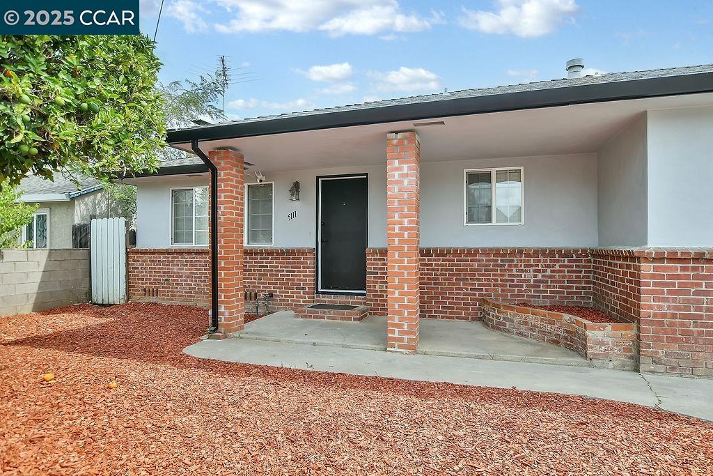 Detail Gallery Image 2 of 31 For 5111 Warwick Ave, Sacramento,  CA 95820 - 3 Beds | 2 Baths
