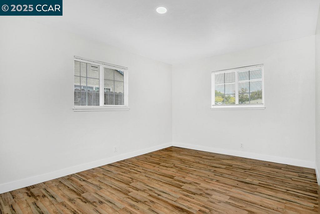Detail Gallery Image 12 of 31 For 5111 Warwick Ave, Sacramento,  CA 95820 - 3 Beds | 2 Baths