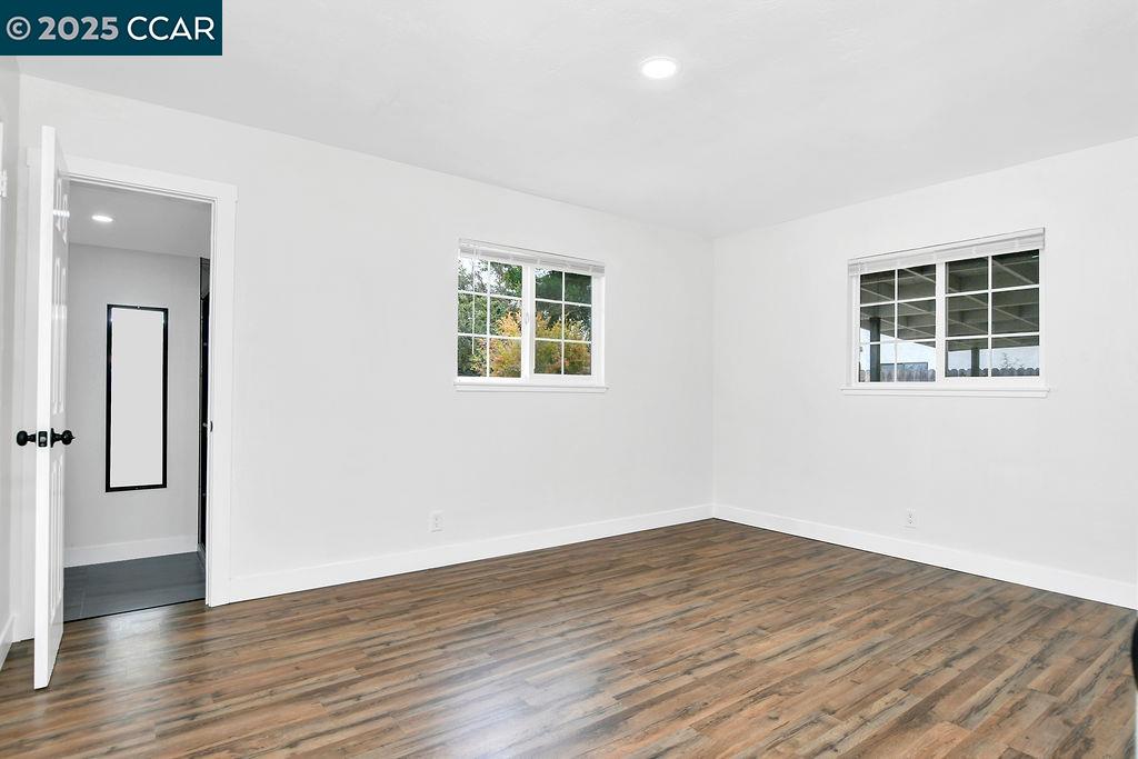 Detail Gallery Image 15 of 31 For 5111 Warwick Ave, Sacramento,  CA 95820 - 3 Beds | 2 Baths