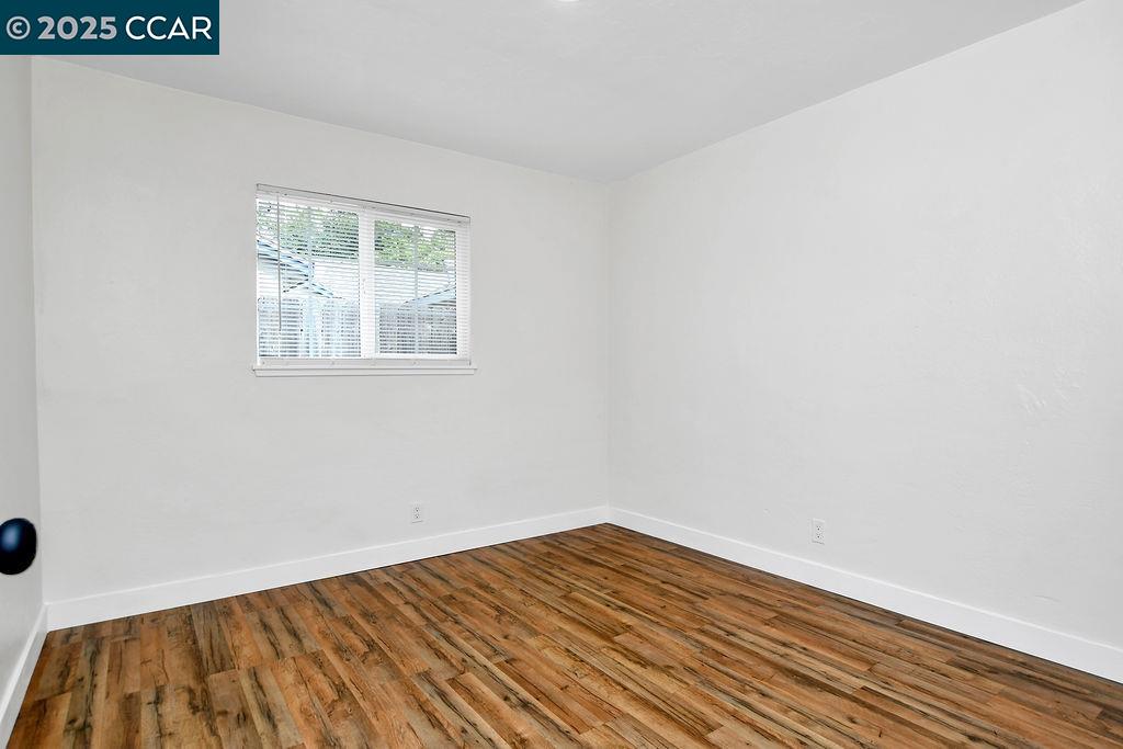 Detail Gallery Image 10 of 31 For 5111 Warwick Ave, Sacramento,  CA 95820 - 3 Beds | 2 Baths