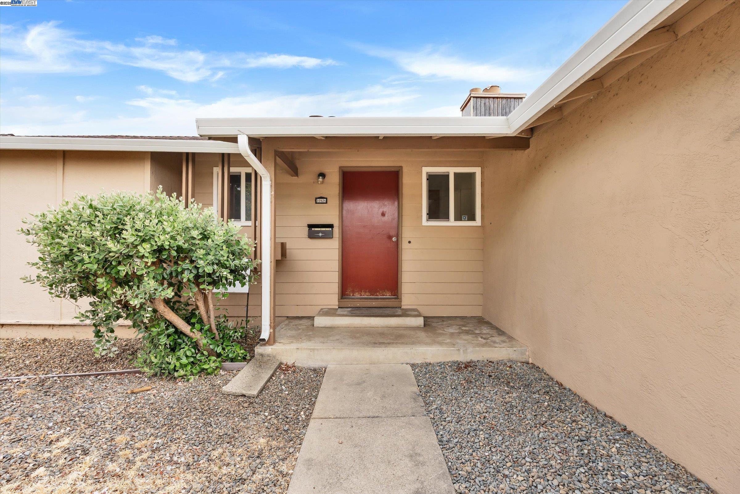 Detail Gallery Image 1 of 24 For 35926 Newark Blvd, Newark,  CA 94560 - 3 Beds | 2 Baths