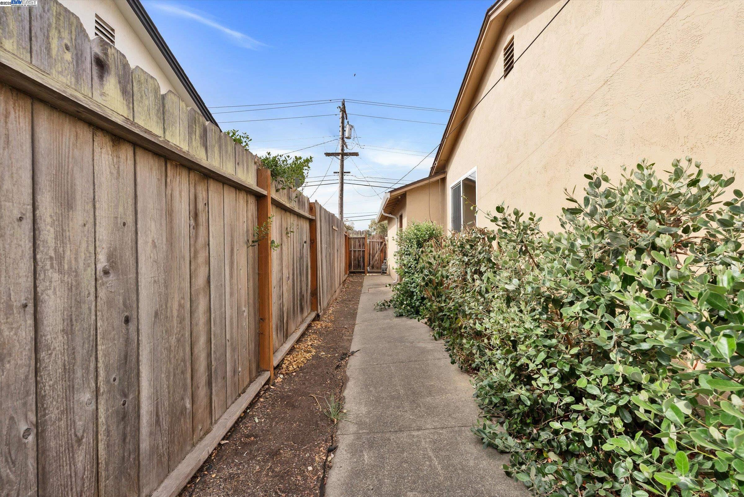 Detail Gallery Image 19 of 24 For 35926 Newark Blvd, Newark,  CA 94560 - 3 Beds | 2 Baths