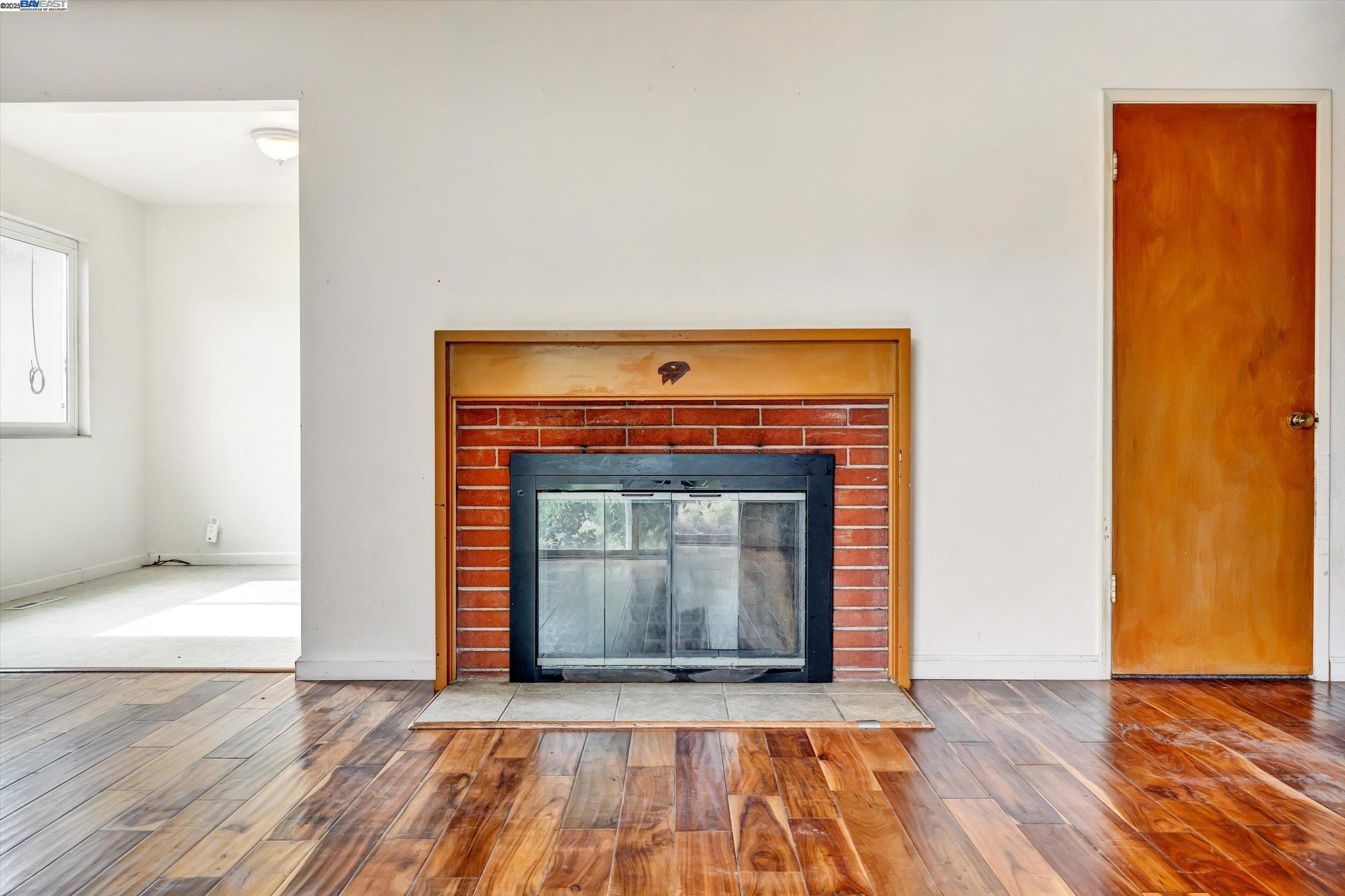 Detail Gallery Image 4 of 24 For 35926 Newark Blvd, Newark,  CA 94560 - 3 Beds | 2 Baths