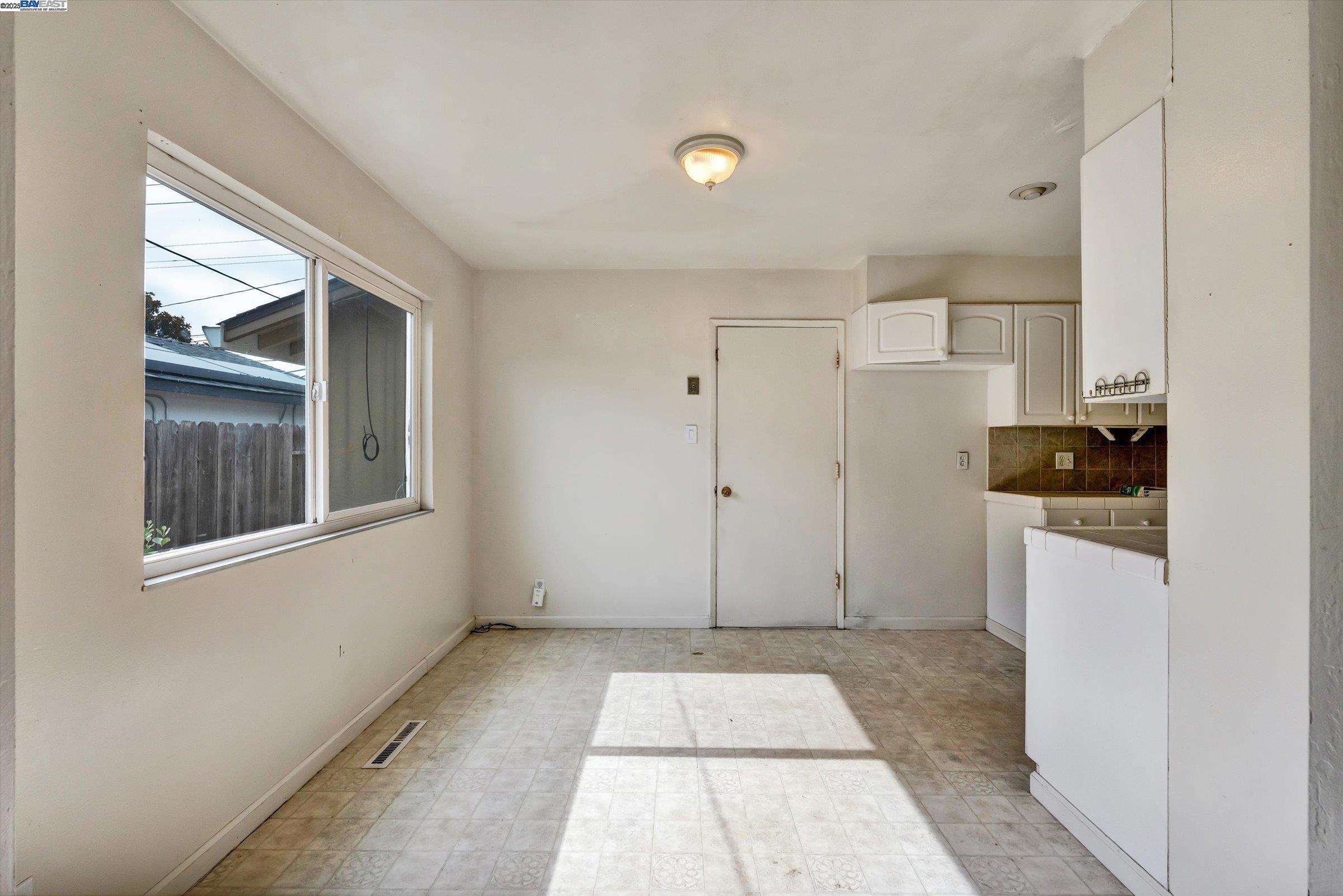 Detail Gallery Image 6 of 24 For 35926 Newark Blvd, Newark,  CA 94560 - 3 Beds | 2 Baths
