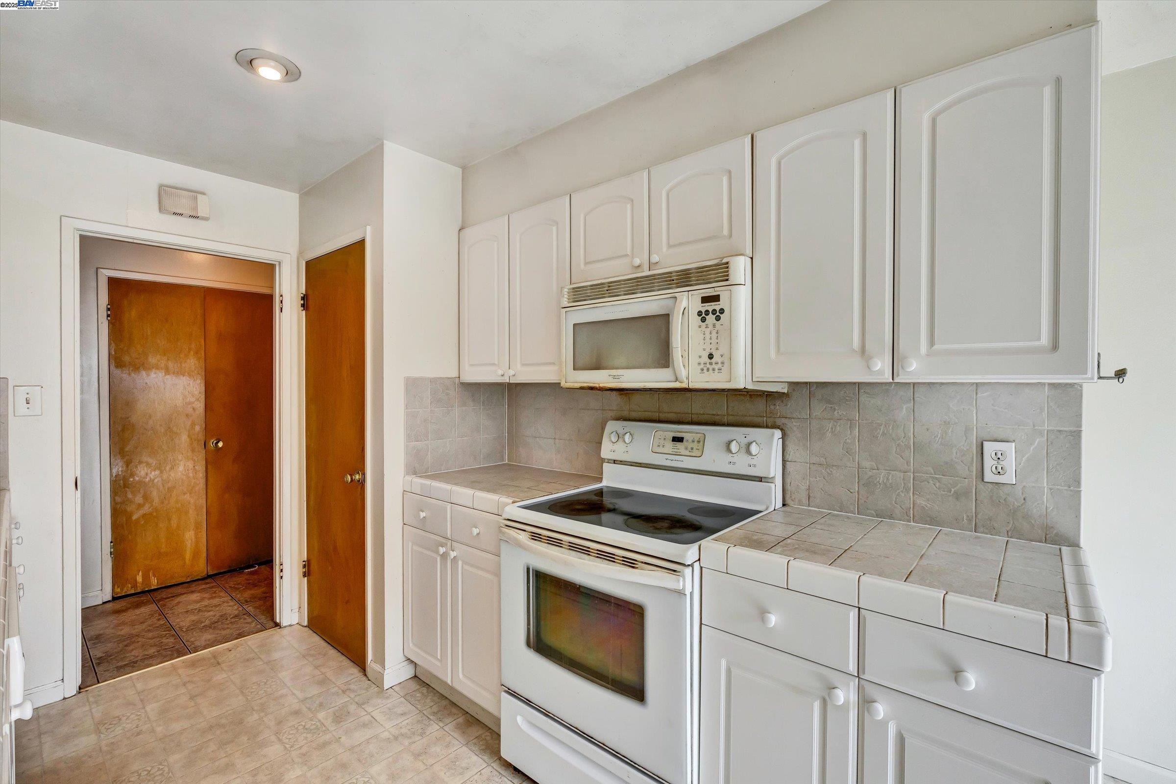 Detail Gallery Image 8 of 24 For 35926 Newark Blvd, Newark,  CA 94560 - 3 Beds | 2 Baths