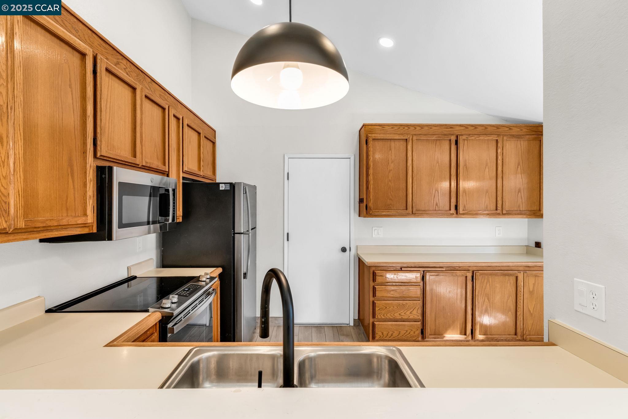 Detail Gallery Image 12 of 32 For 236 Canyon Woods Way #B,  San Ramon,  CA 94582 - 2 Beds | 2 Baths