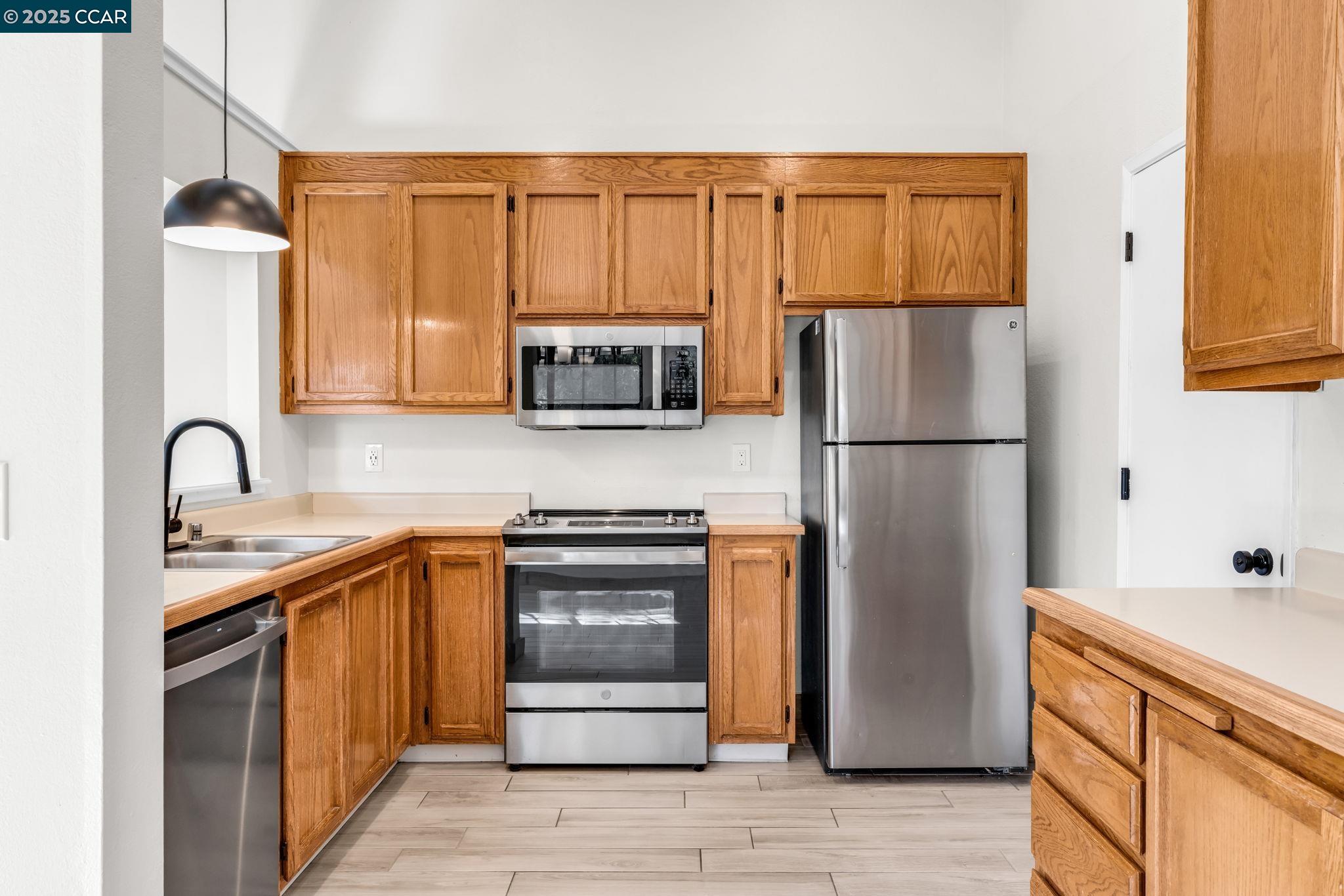 Detail Gallery Image 13 of 32 For 236 Canyon Woods Way #B,  San Ramon,  CA 94582 - 2 Beds | 2 Baths