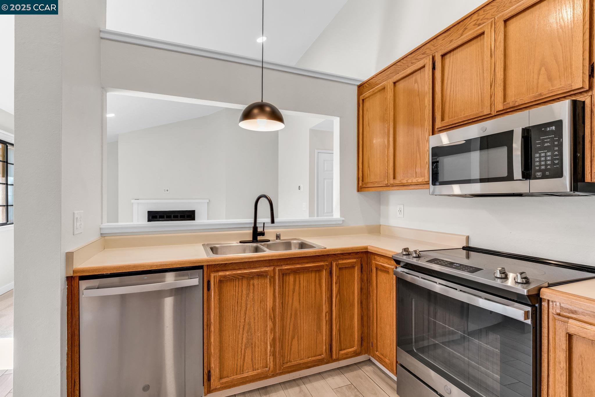 Detail Gallery Image 14 of 32 For 236 Canyon Woods Way #B,  San Ramon,  CA 94582 - 2 Beds | 2 Baths