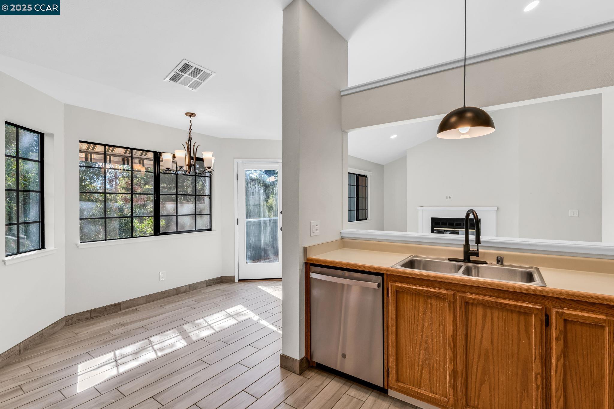 Detail Gallery Image 15 of 32 For 236 Canyon Woods Way #B,  San Ramon,  CA 94582 - 2 Beds | 2 Baths