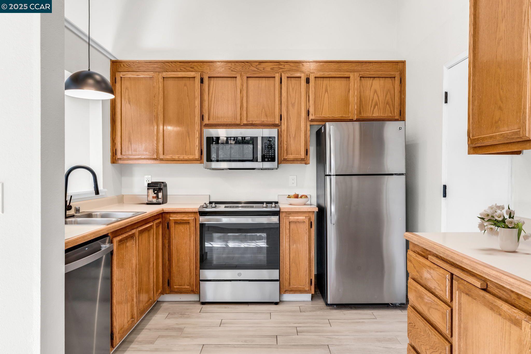 Detail Gallery Image 4 of 15 For 236 Canyon Woods Way #B,  San Ramon,  CA 94582 - 2 Beds | 2 Baths