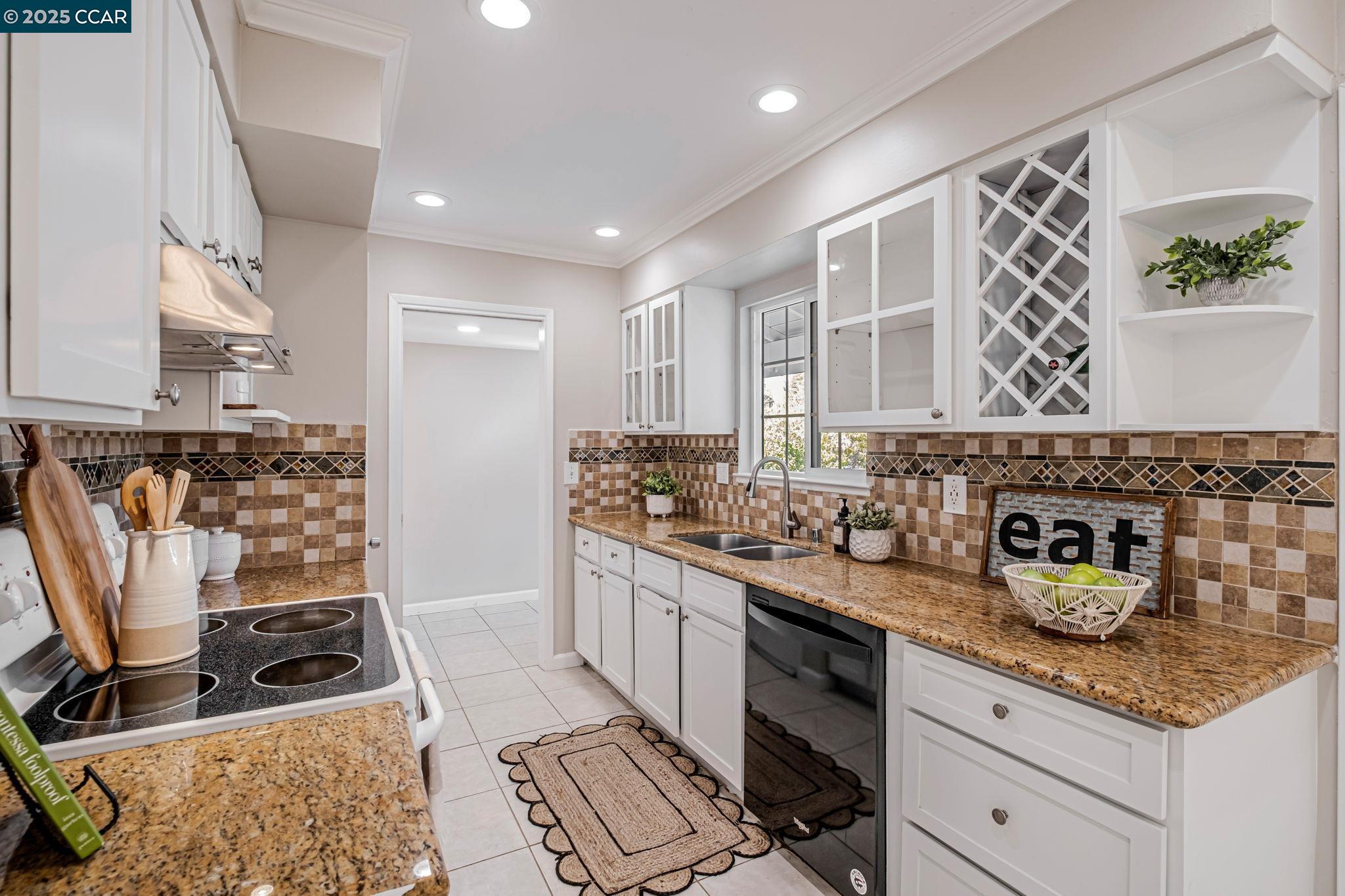 Detail Gallery Image 2 of 38 For 1498 Delaware Dr, Concord,  CA 94521 - 4 Beds | 2 Baths
