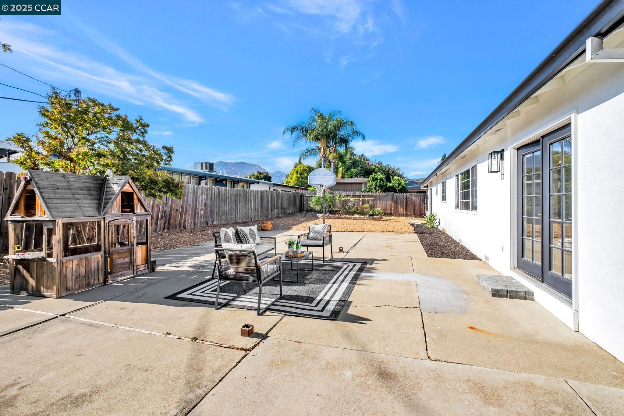 Detail Gallery Image 35 of 38 For 1498 Delaware Dr, Concord,  CA 94521 - 4 Beds | 2 Baths