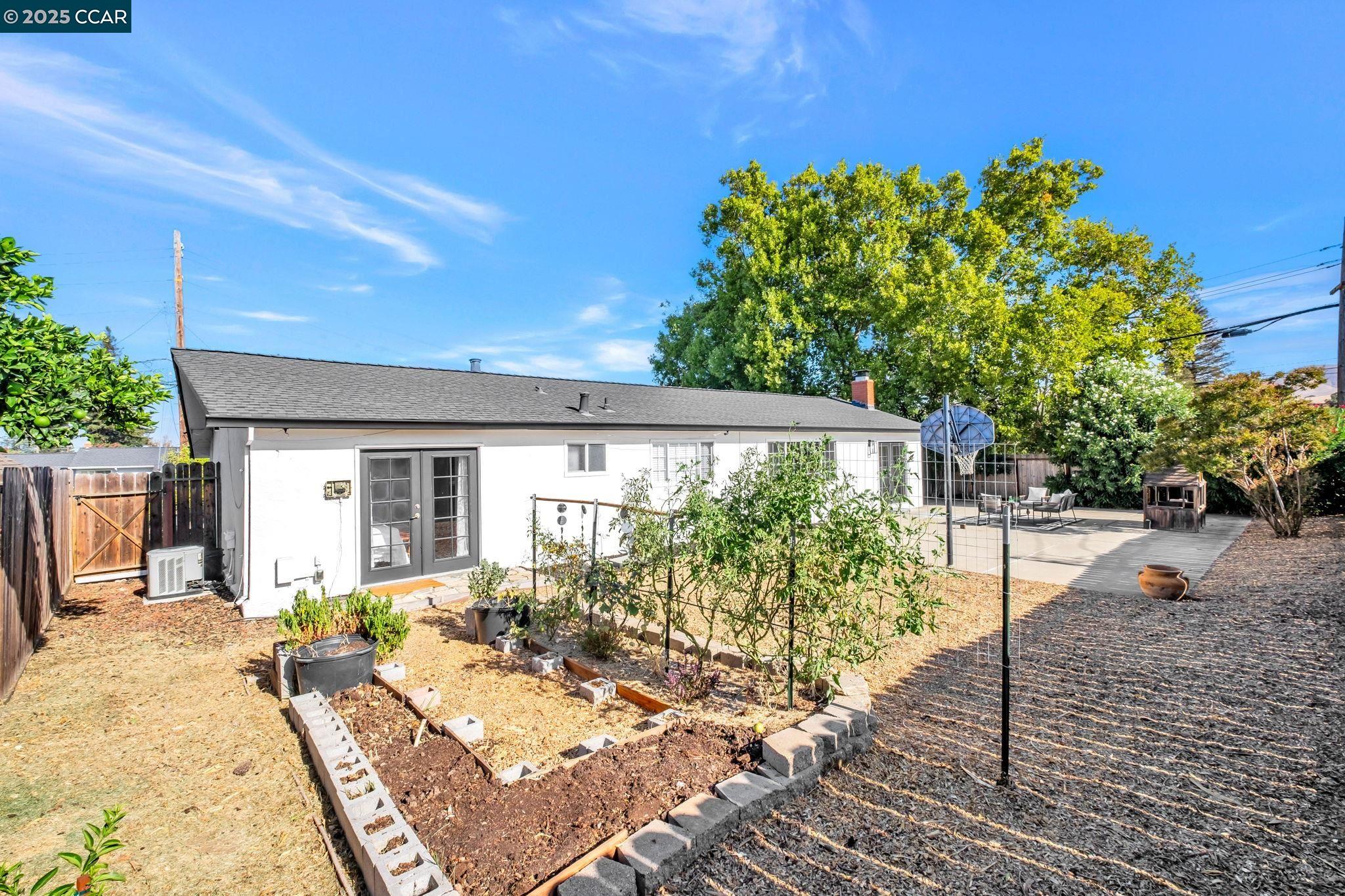 Detail Gallery Image 36 of 38 For 1498 Delaware Dr, Concord,  CA 94521 - 4 Beds | 2 Baths