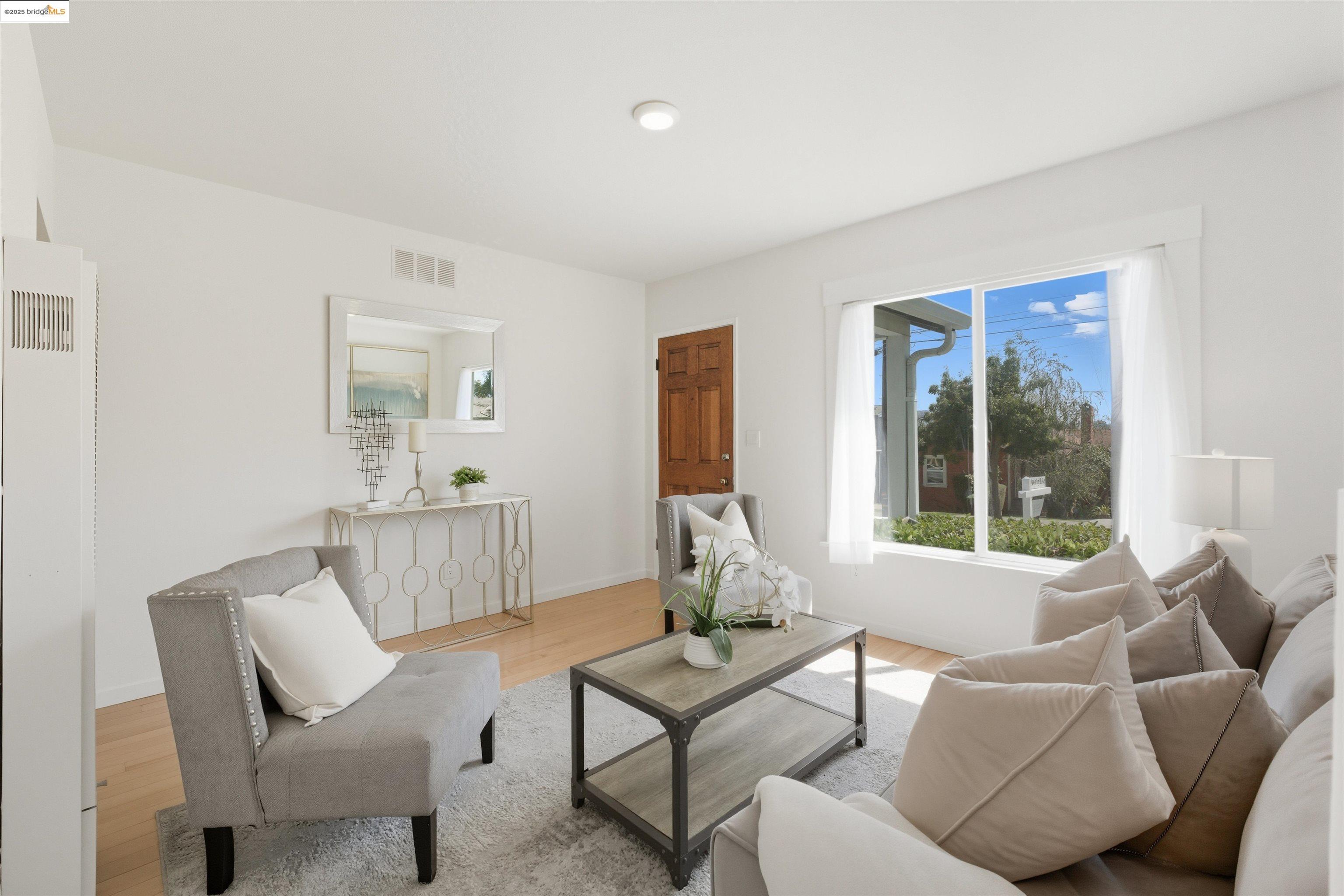 Detail Gallery Image 12 of 46 For 2721 Oliver Ave, Oakland,  CA 94605 - 3 Beds | 2 Baths