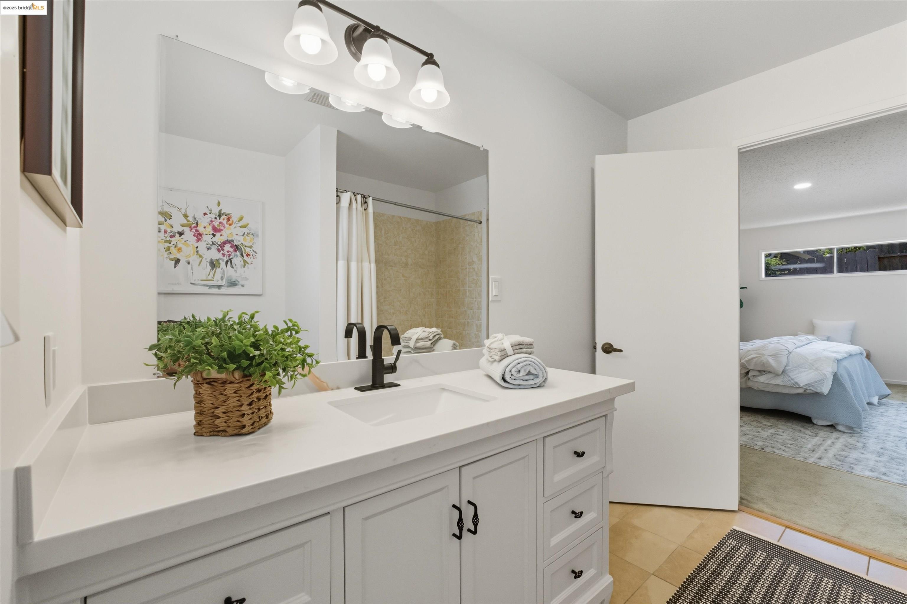 Detail Gallery Image 16 of 46 For 2721 Oliver Ave, Oakland,  CA 94605 - 3 Beds | 2 Baths