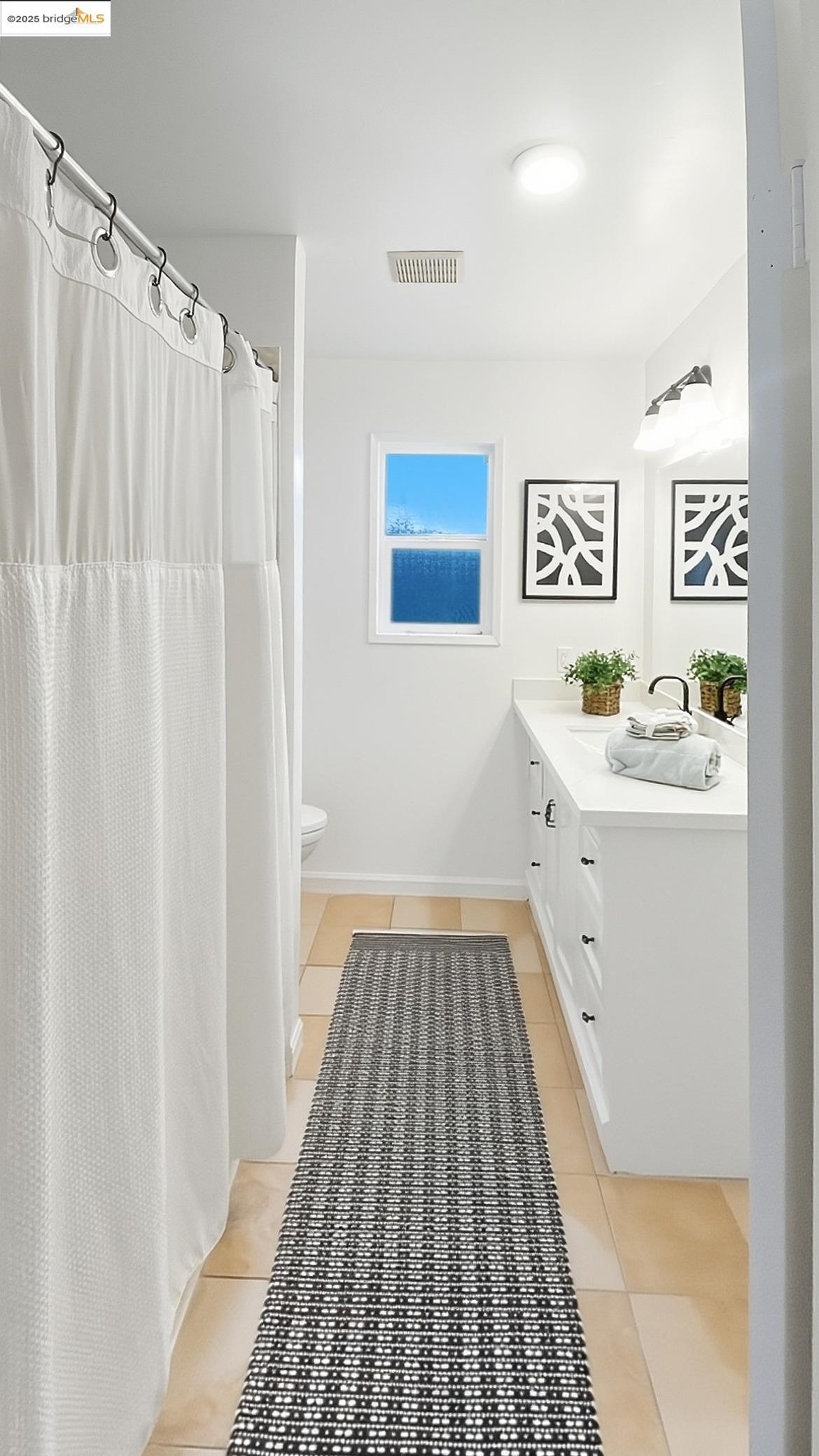 Detail Gallery Image 17 of 46 For 2721 Oliver Ave, Oakland,  CA 94605 - 3 Beds | 2 Baths
